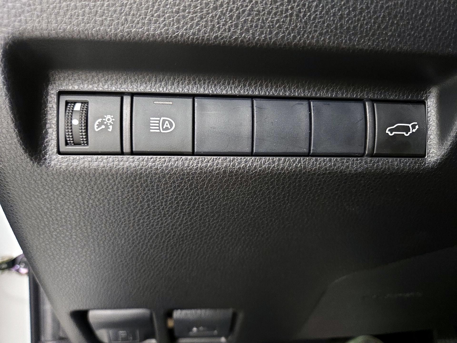 Thumbnail: 2019 Toyota RAV4 - 13