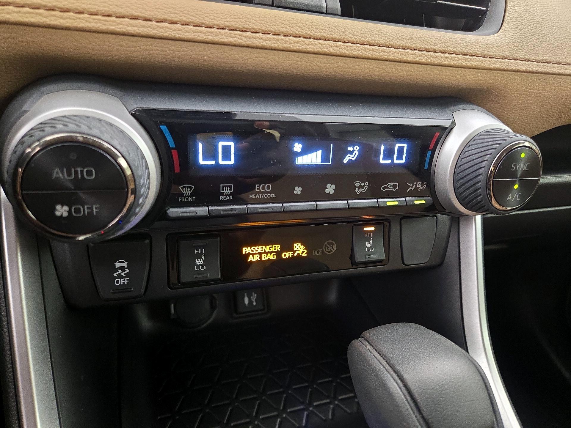Thumbnail: 2019 Toyota RAV4 - 16