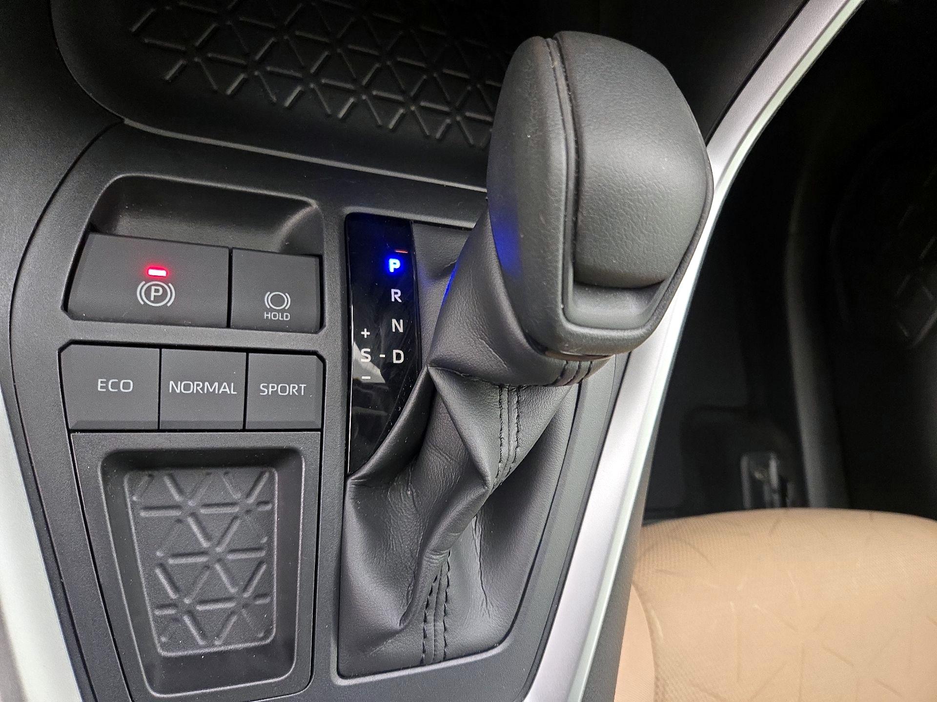 Thumbnail: 2019 Toyota RAV4 - 17