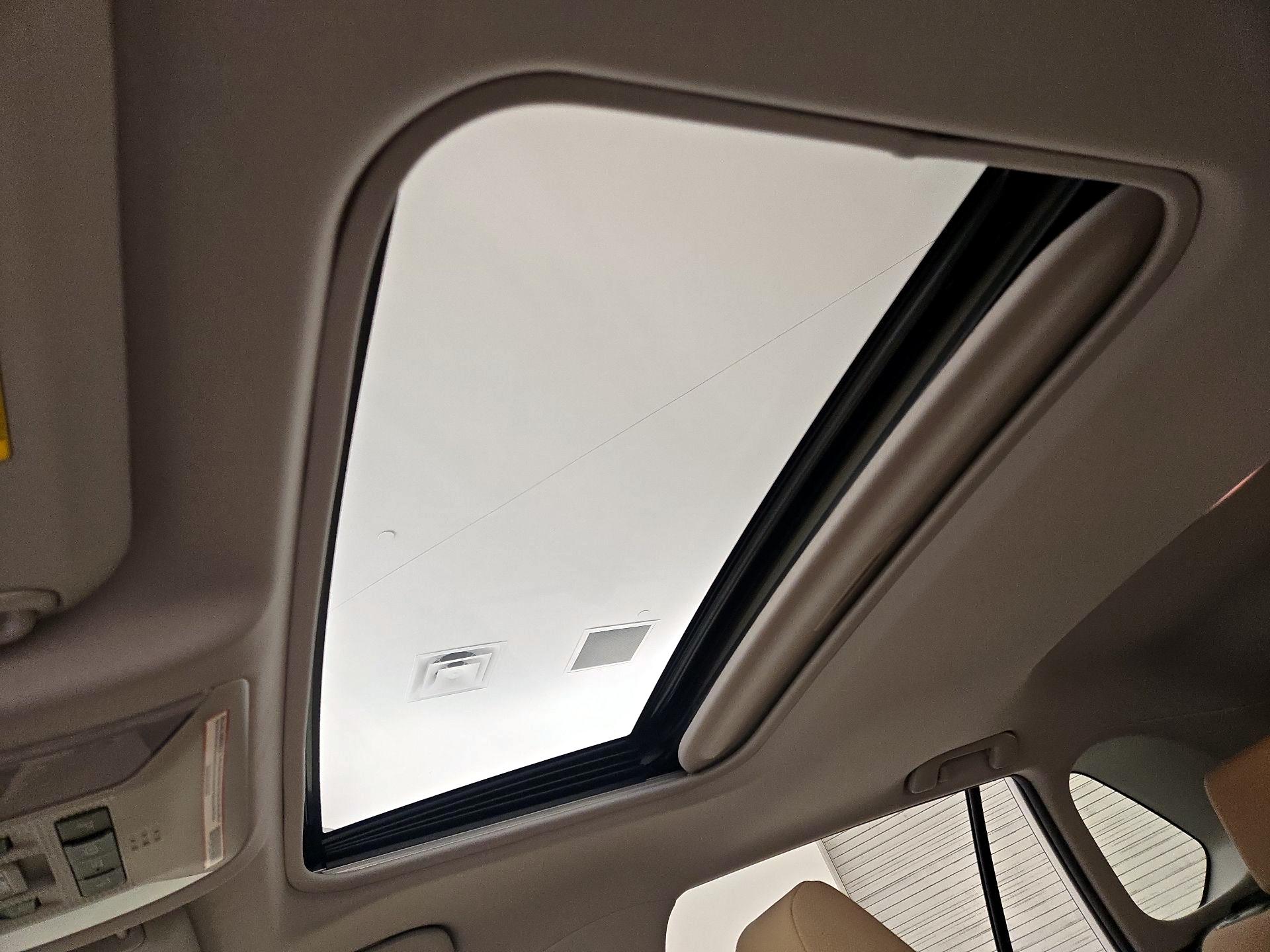 Thumbnail: 2019 Toyota RAV4 - 19