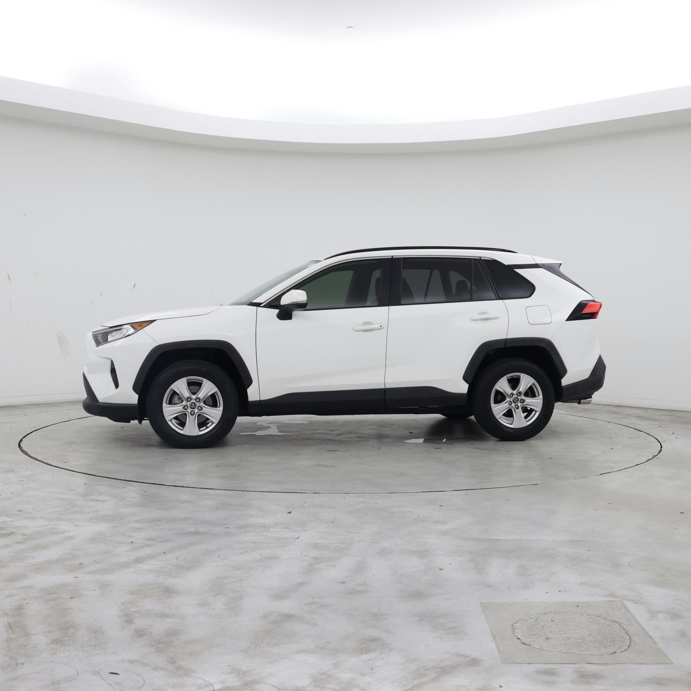 Thumbnail: 2019 Toyota RAV4 - 3