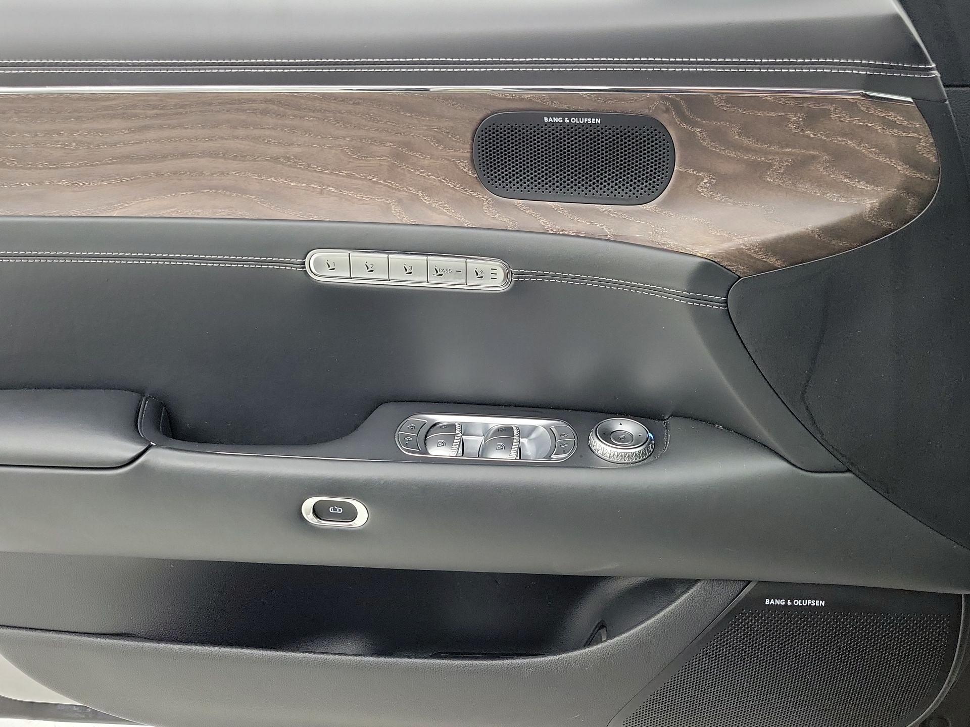 Thumbnail: 2023 Genesis G90 - 12