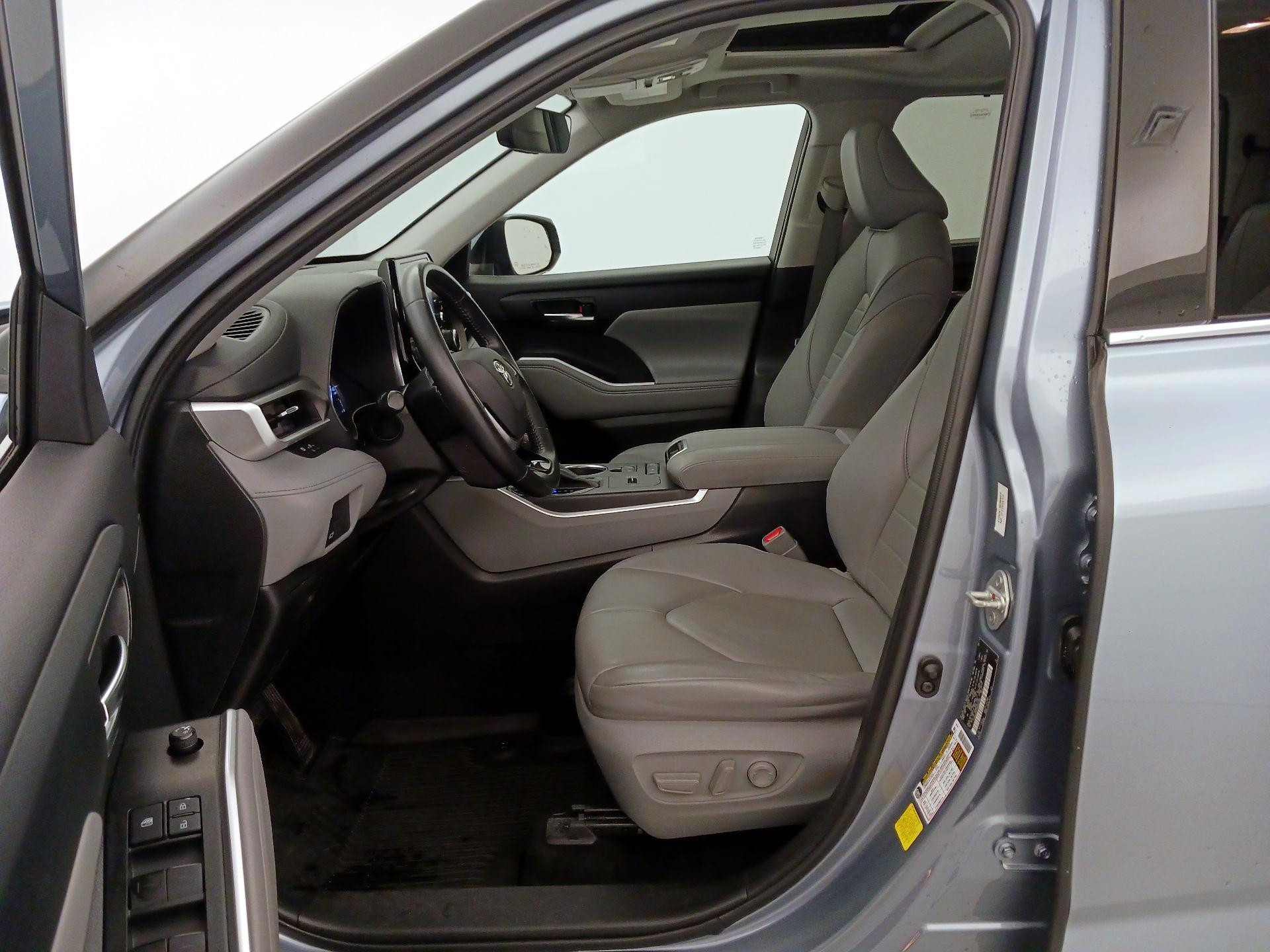 Thumbnail: 2021 Toyota Highlander - 11