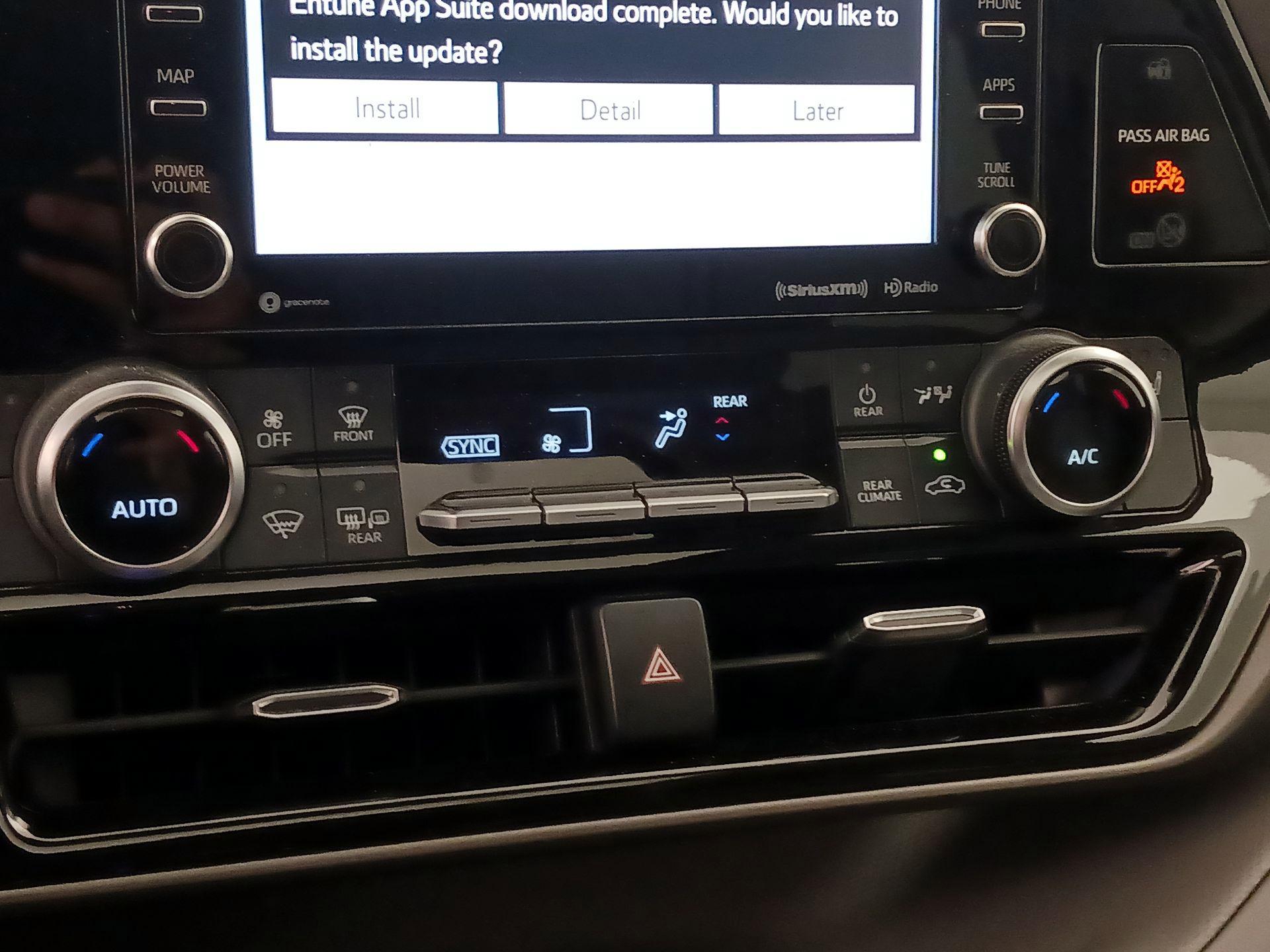 Thumbnail: 2021 Toyota Highlander - 16