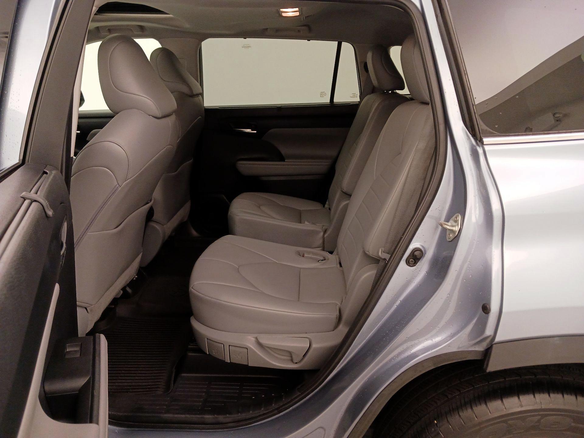 Thumbnail: 2021 Toyota Highlander - 20