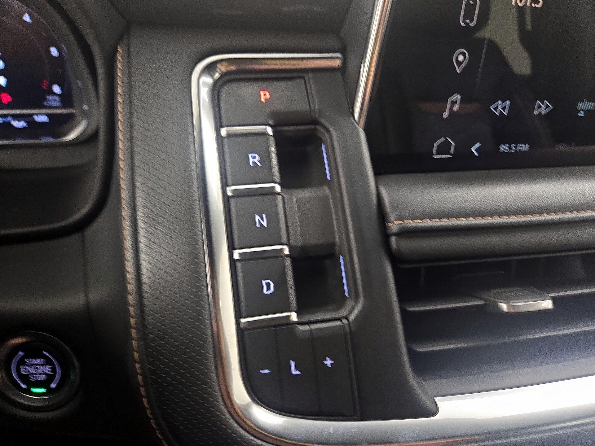 Thumbnail: 2022 GMC Yukon XL - 17
