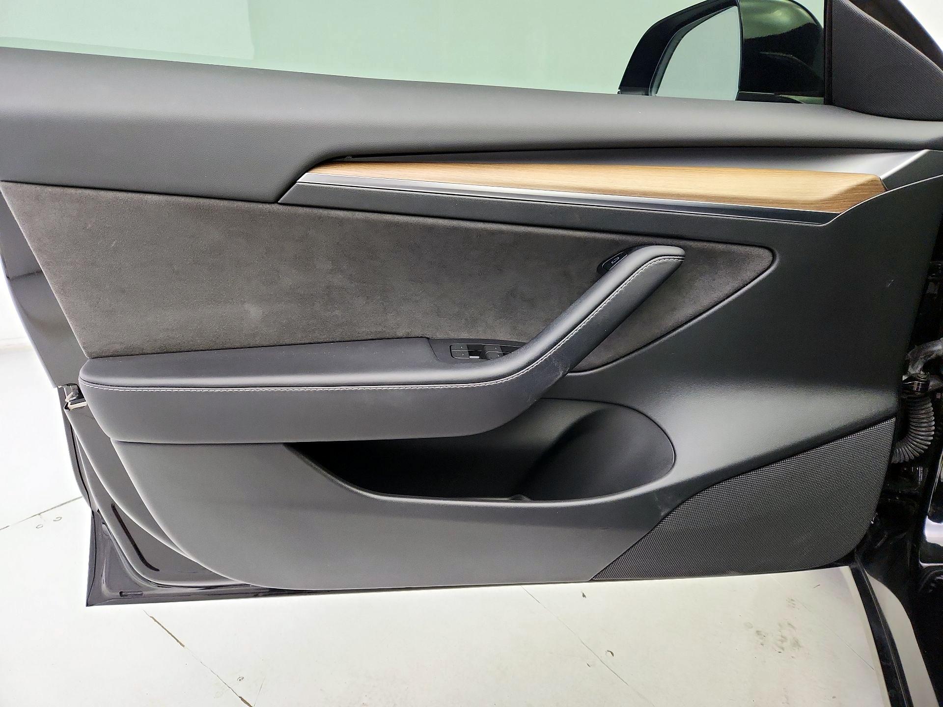 Thumbnail: 2023 Tesla Model 3 - 12
