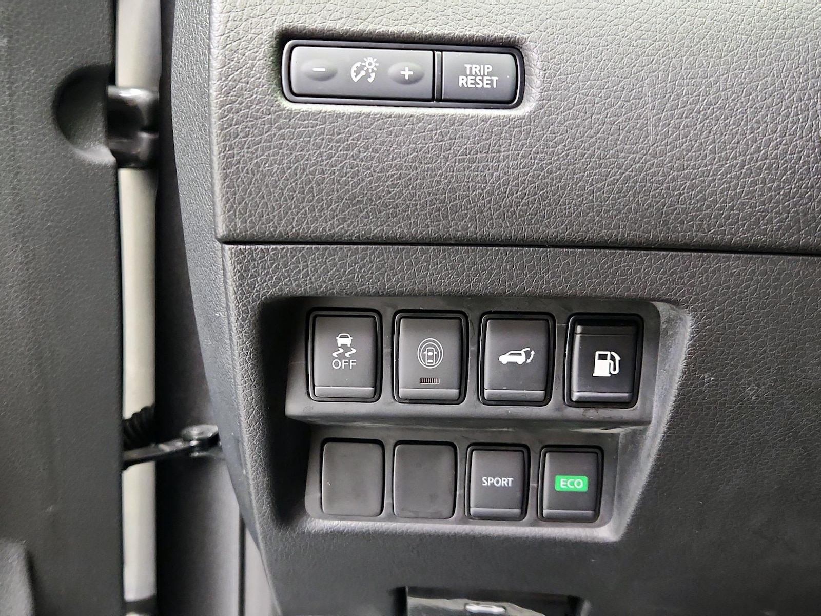 2020 Nissan Rogue SV - Photo 14