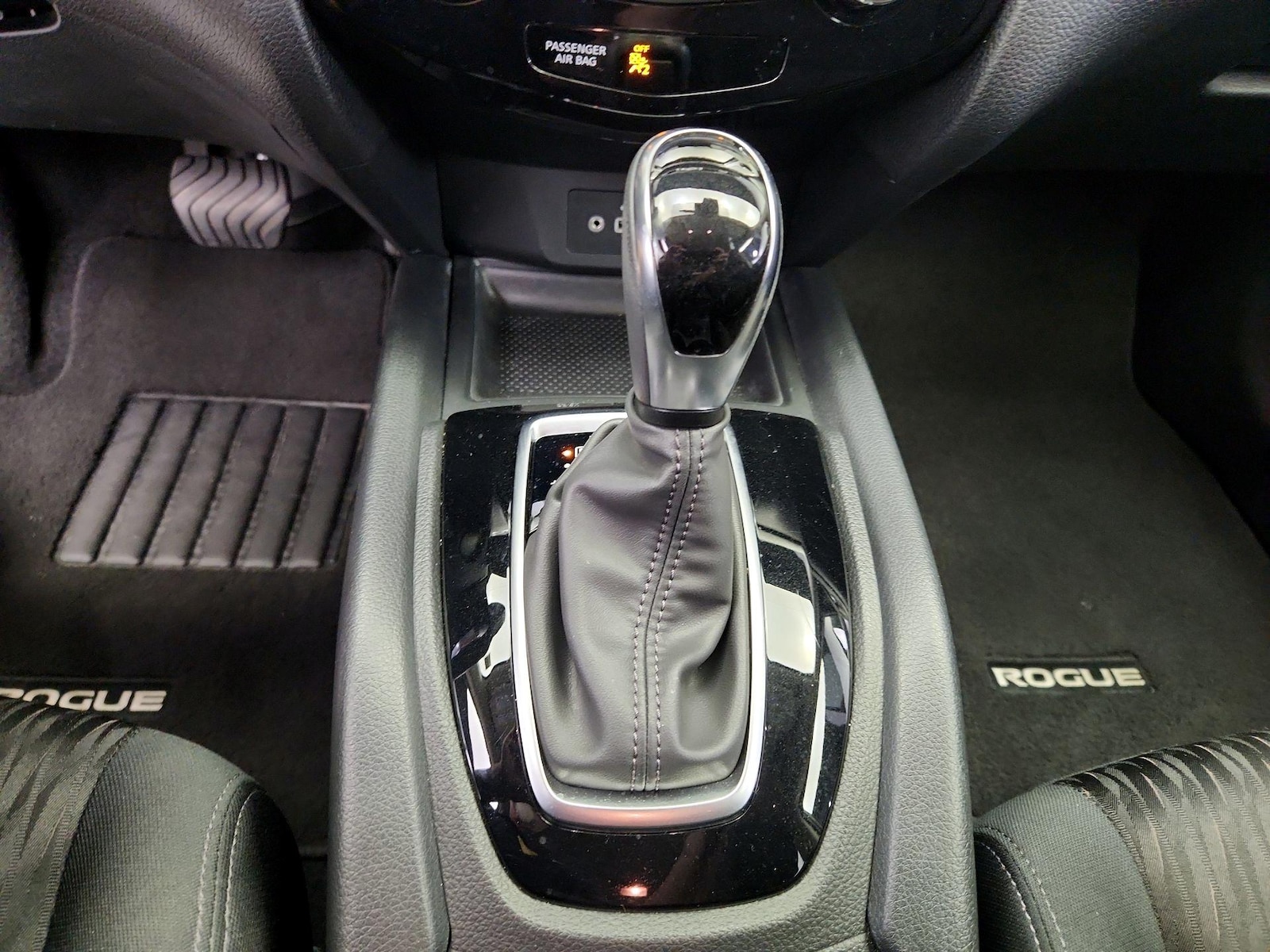 2020 Nissan Rogue SV - Photo 18