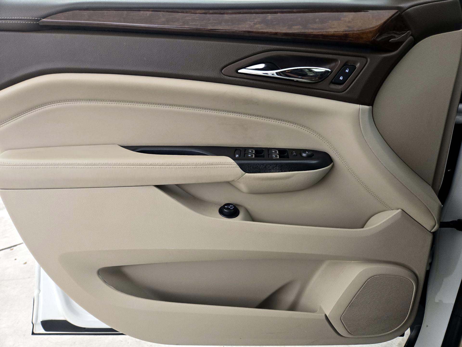 Thumbnail: 2016 Cadillac SRX - 12
