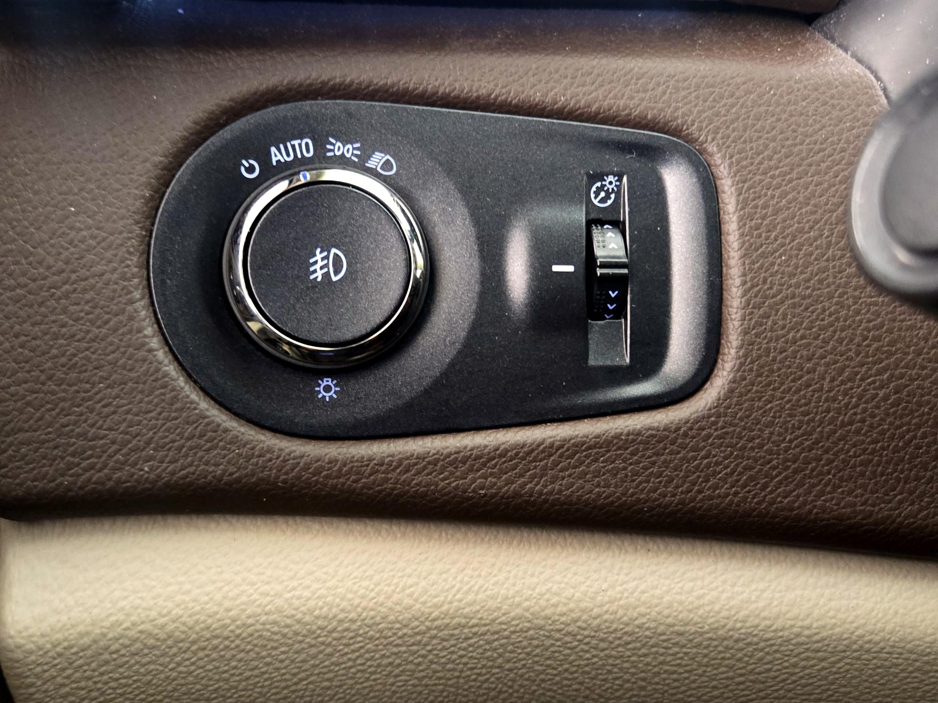 Thumbnail: 2016 Cadillac SRX - 13