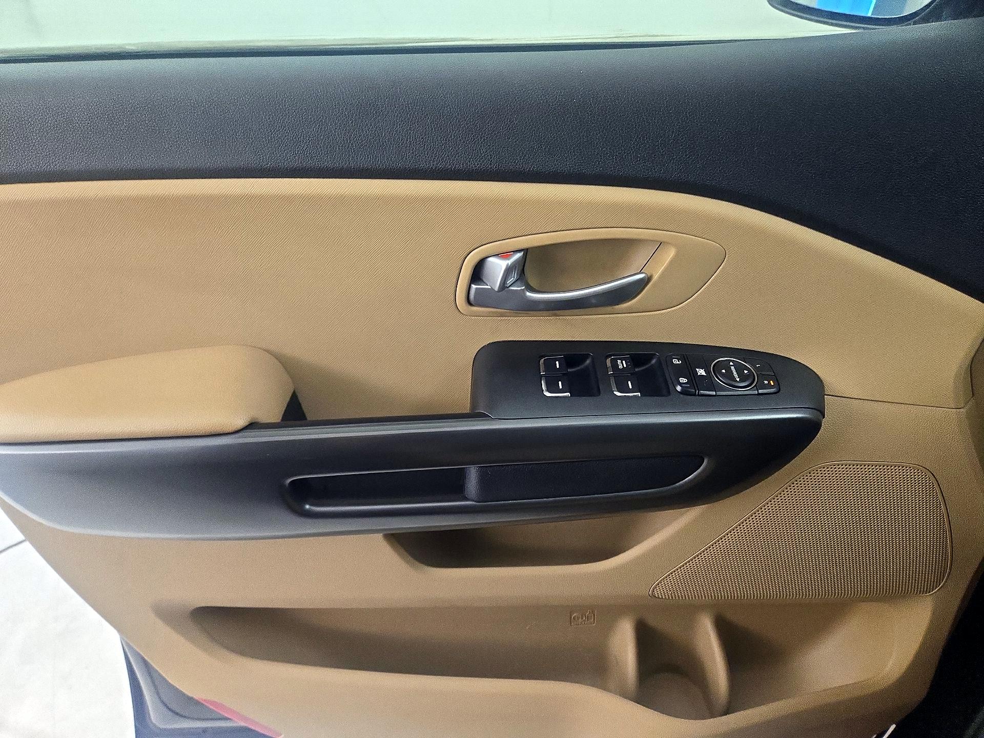 Thumbnail: 2019 Kia Sedona - 12
