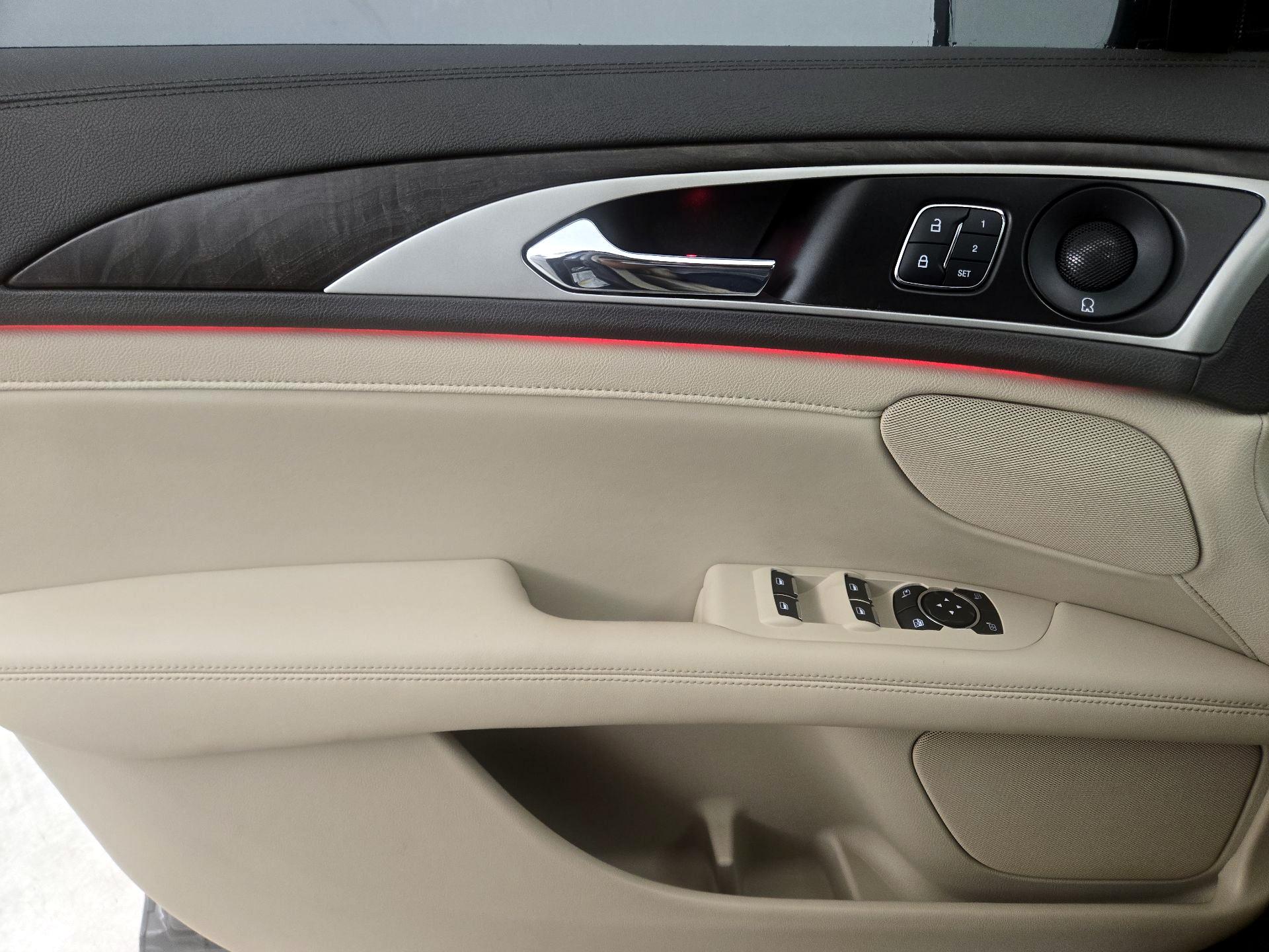 Thumbnail: 2019 Lincoln MKZ - 12