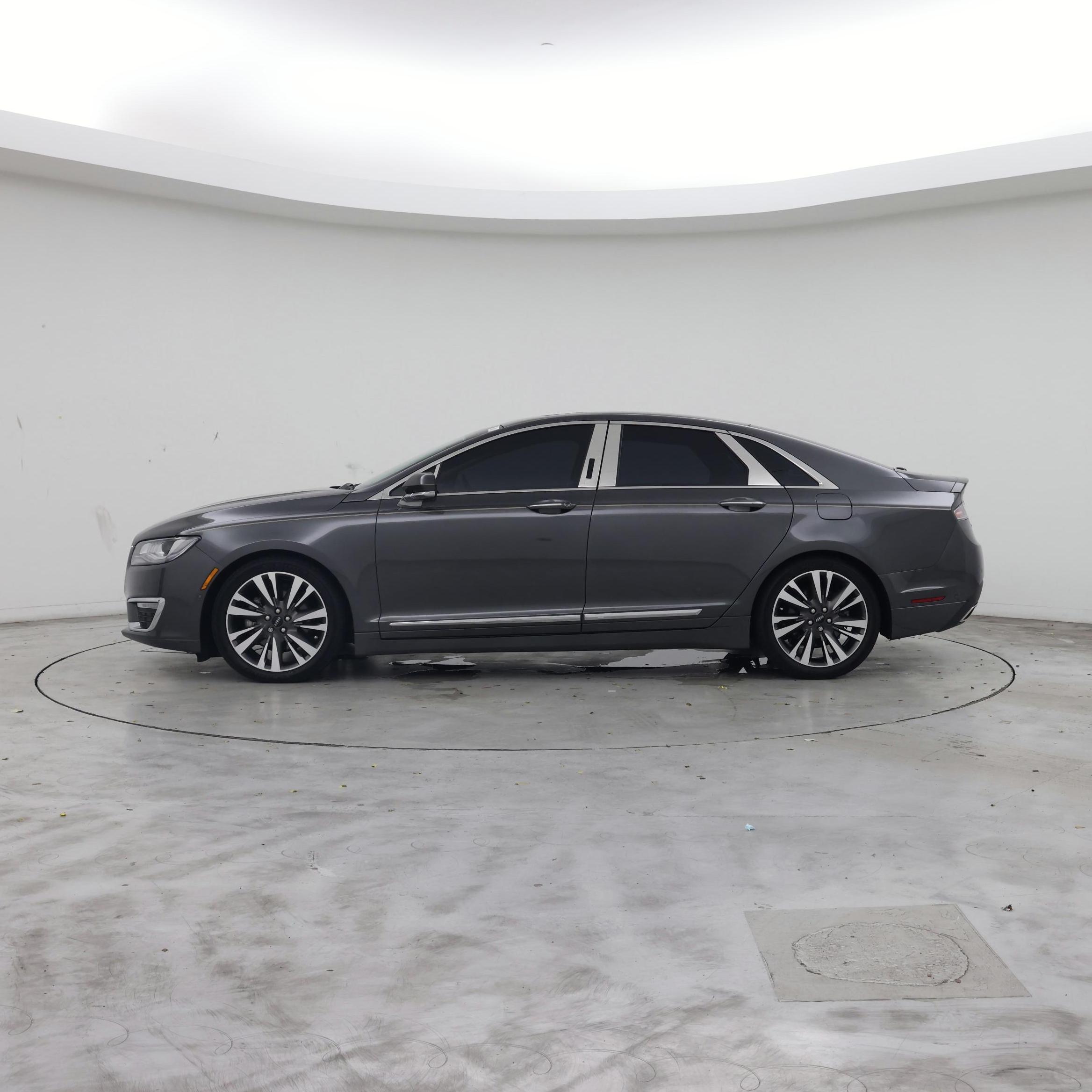 Thumbnail: 2019 Lincoln MKZ - 3