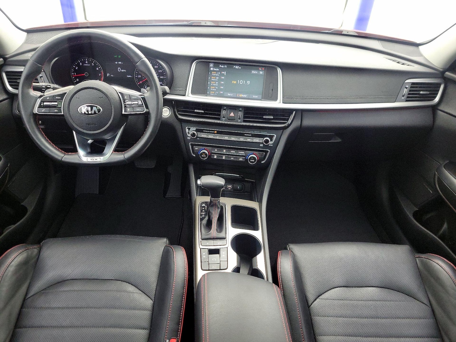 Apple CarPlay® & Android Auto™