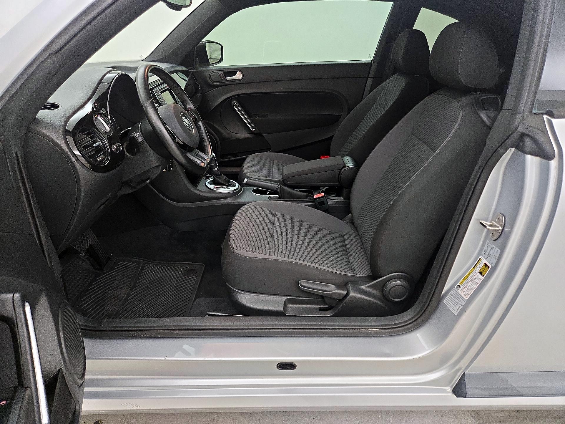Thumbnail: 2016 Volkswagen Beetle - 11