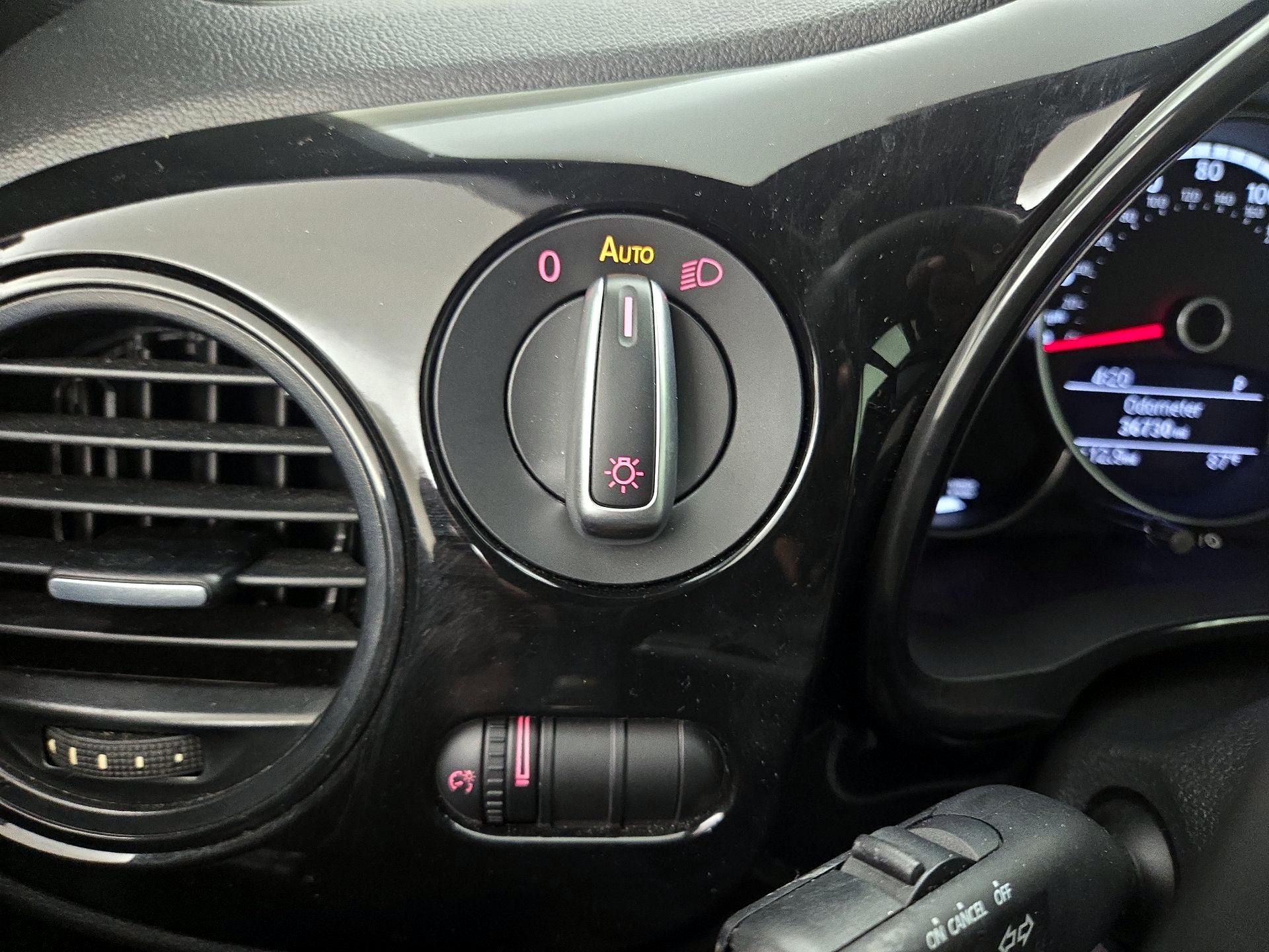 Thumbnail: 2016 Volkswagen Beetle - 13