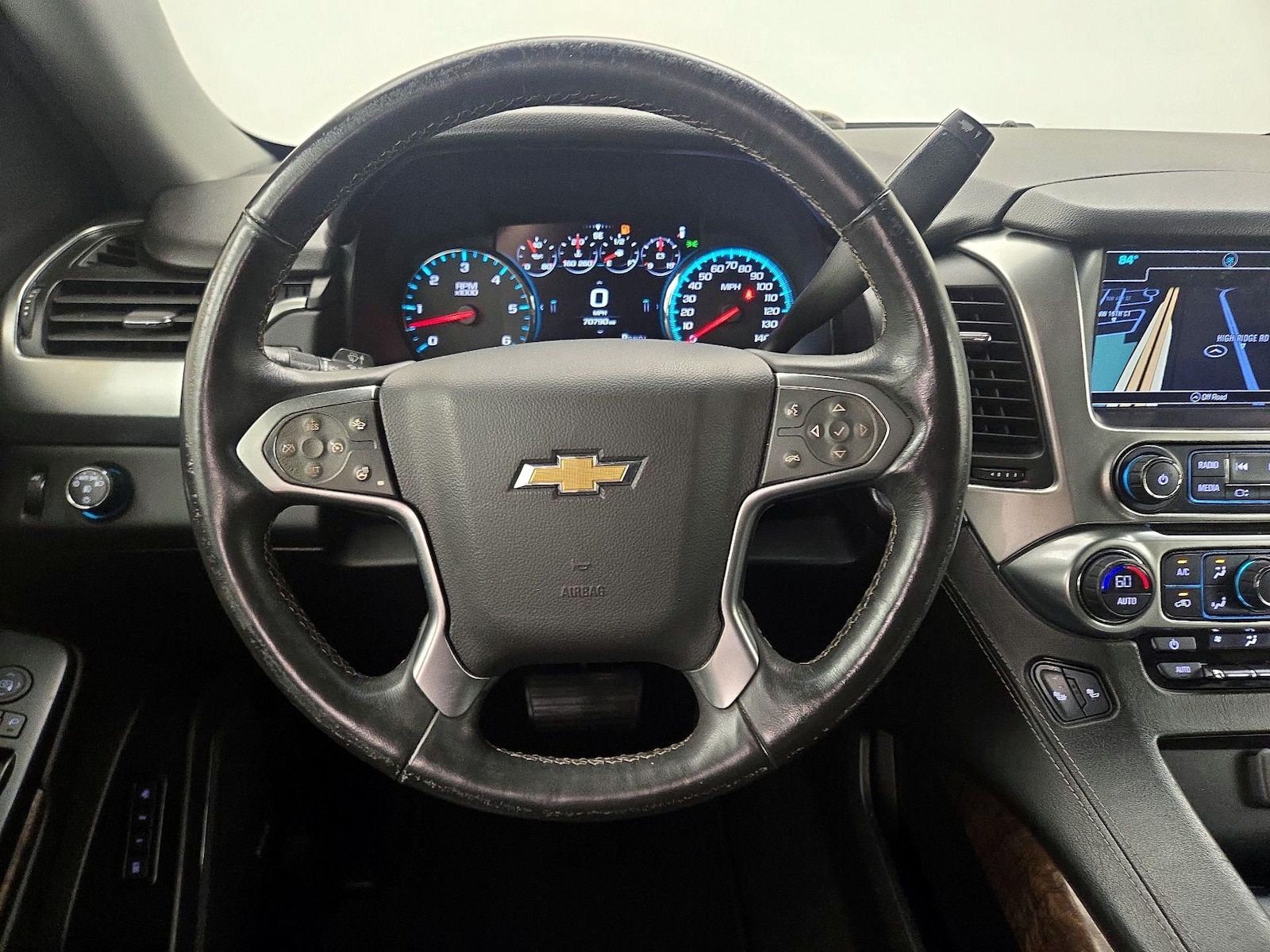 2017 Chevrolet Suburban LT - Photo 11