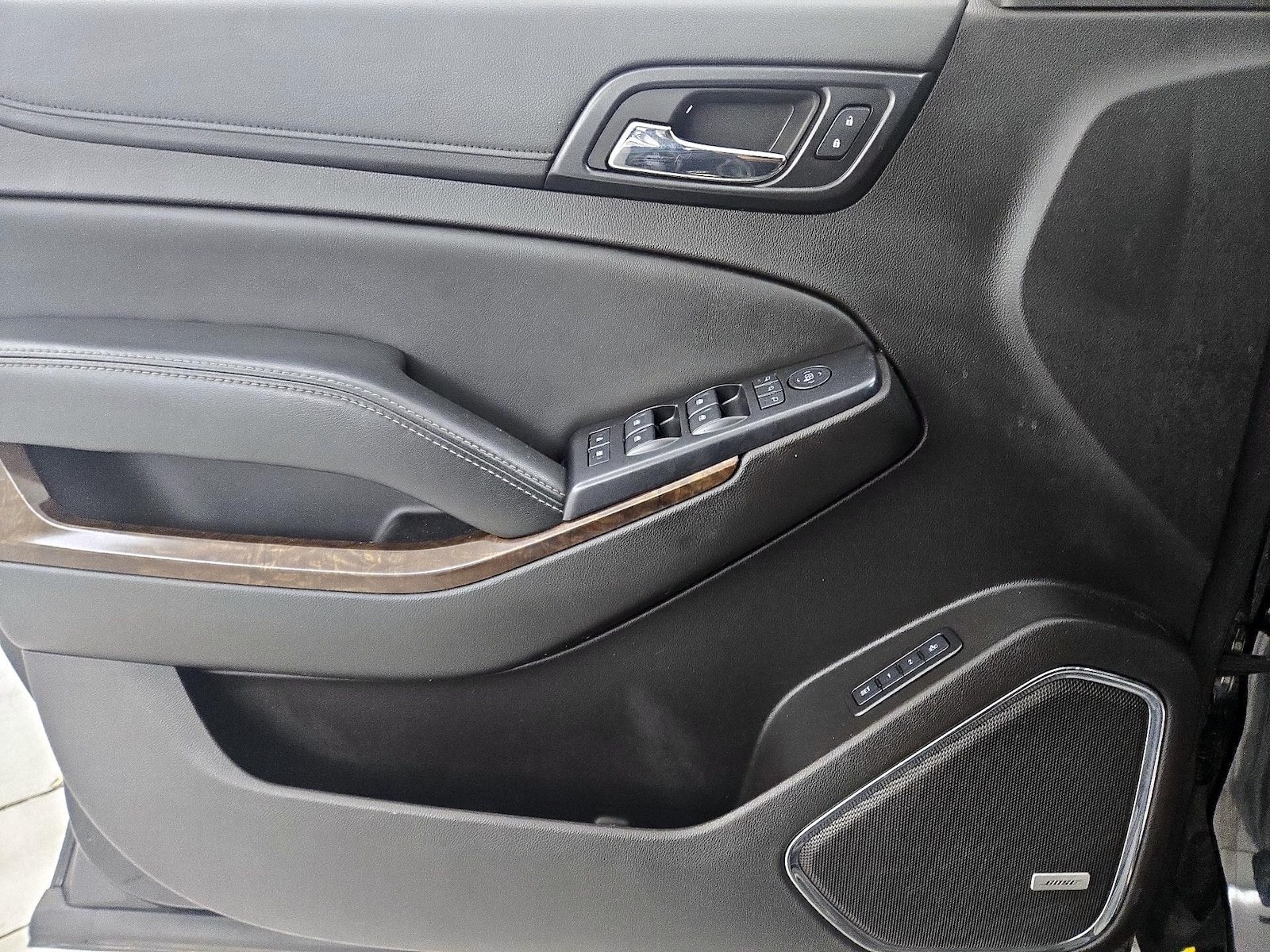 2017 Chevrolet Suburban LT - Photo 13