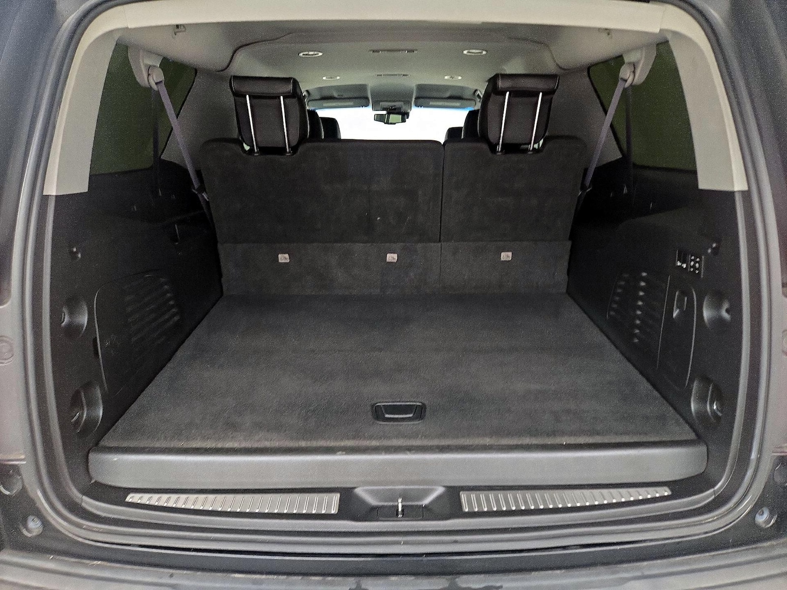 2017 Chevrolet Suburban LT - Photo 23