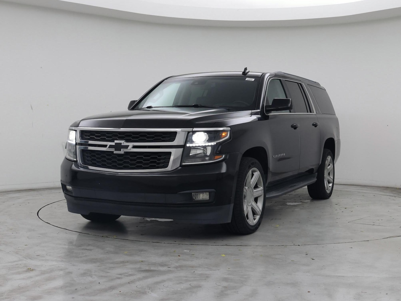 2017 Chevrolet Suburban LT - Photo 5