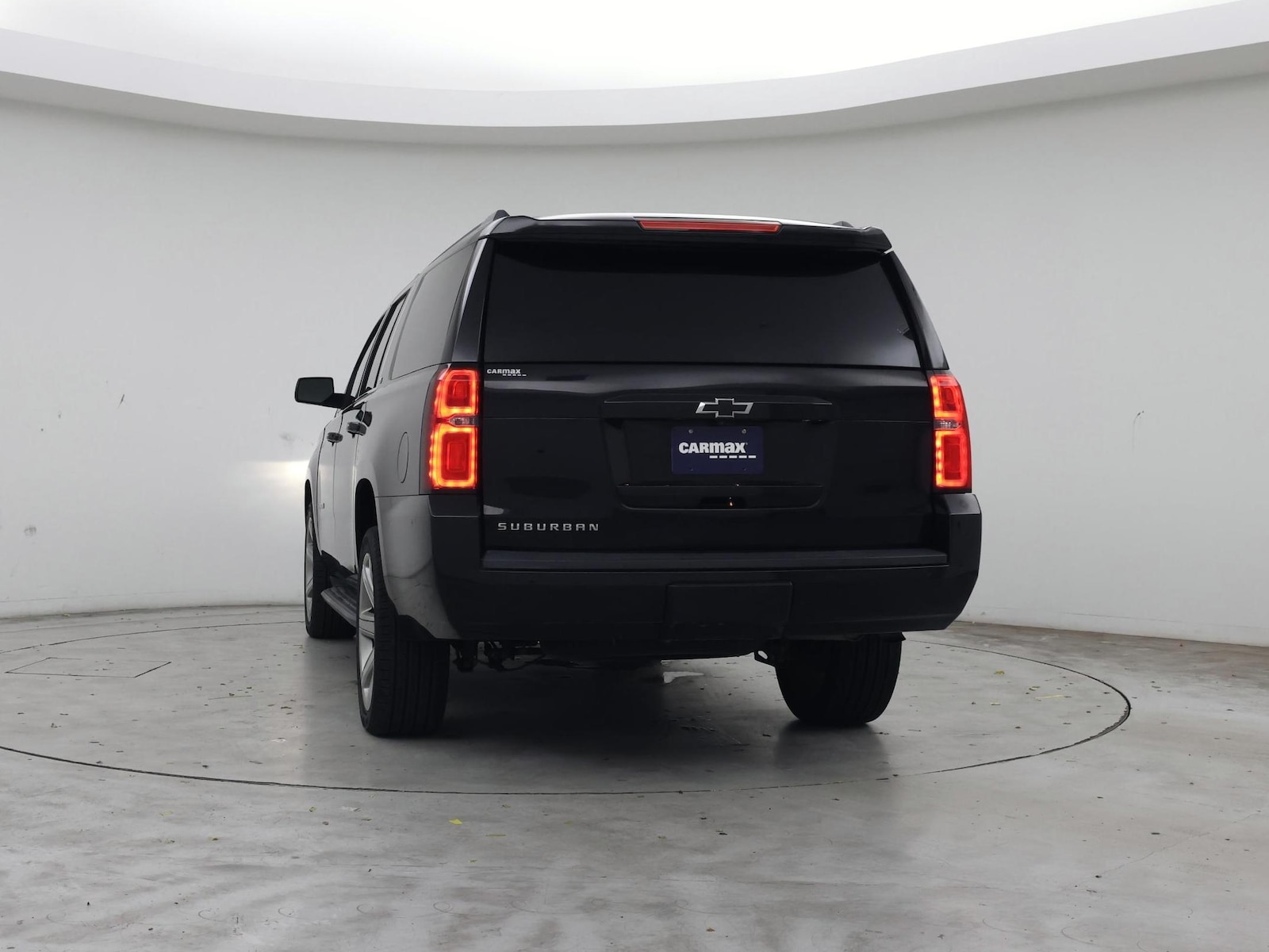 2017 Chevrolet Suburban LT - Photo 7