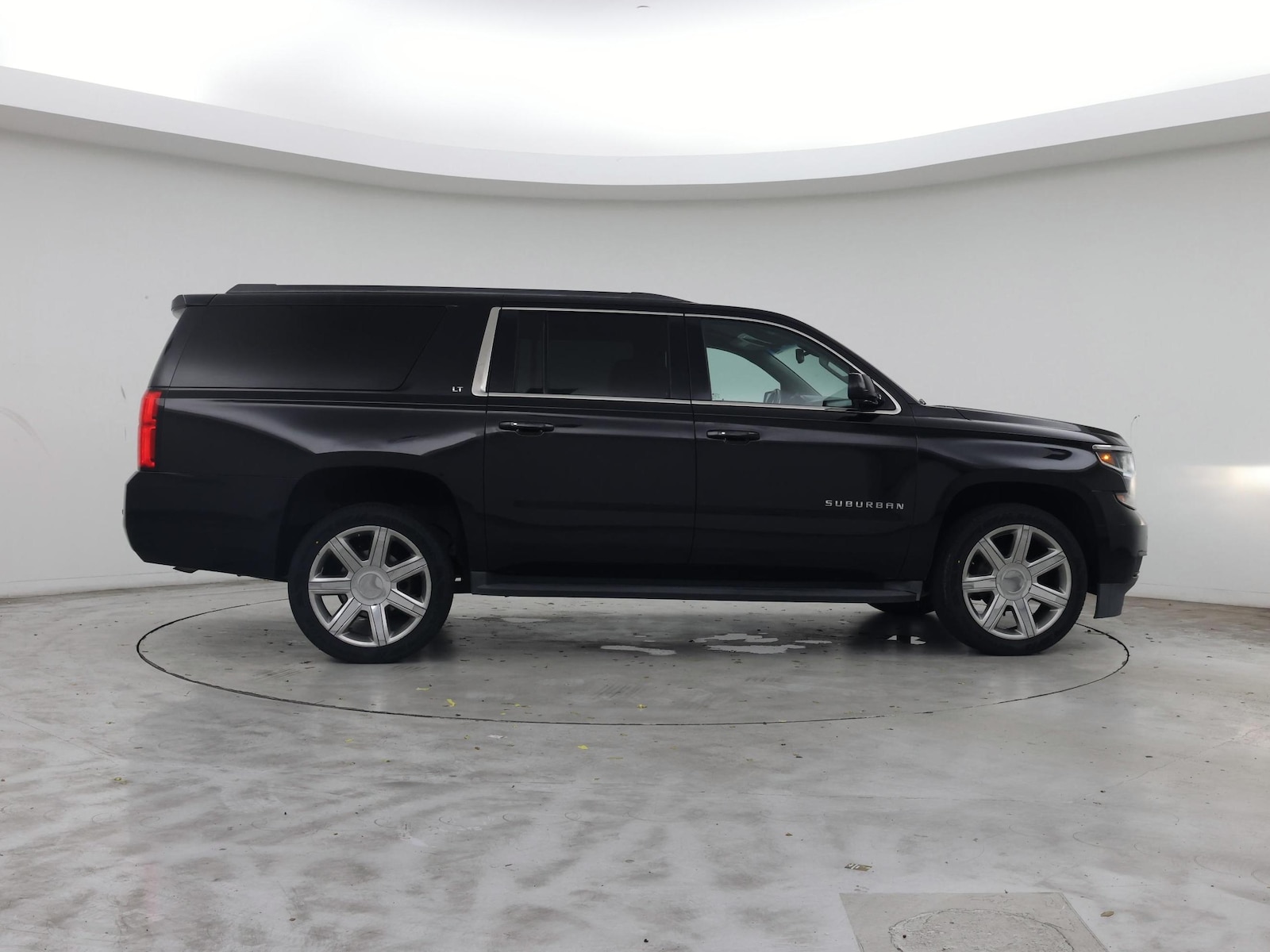 2017 Chevrolet Suburban LT - Photo 8
