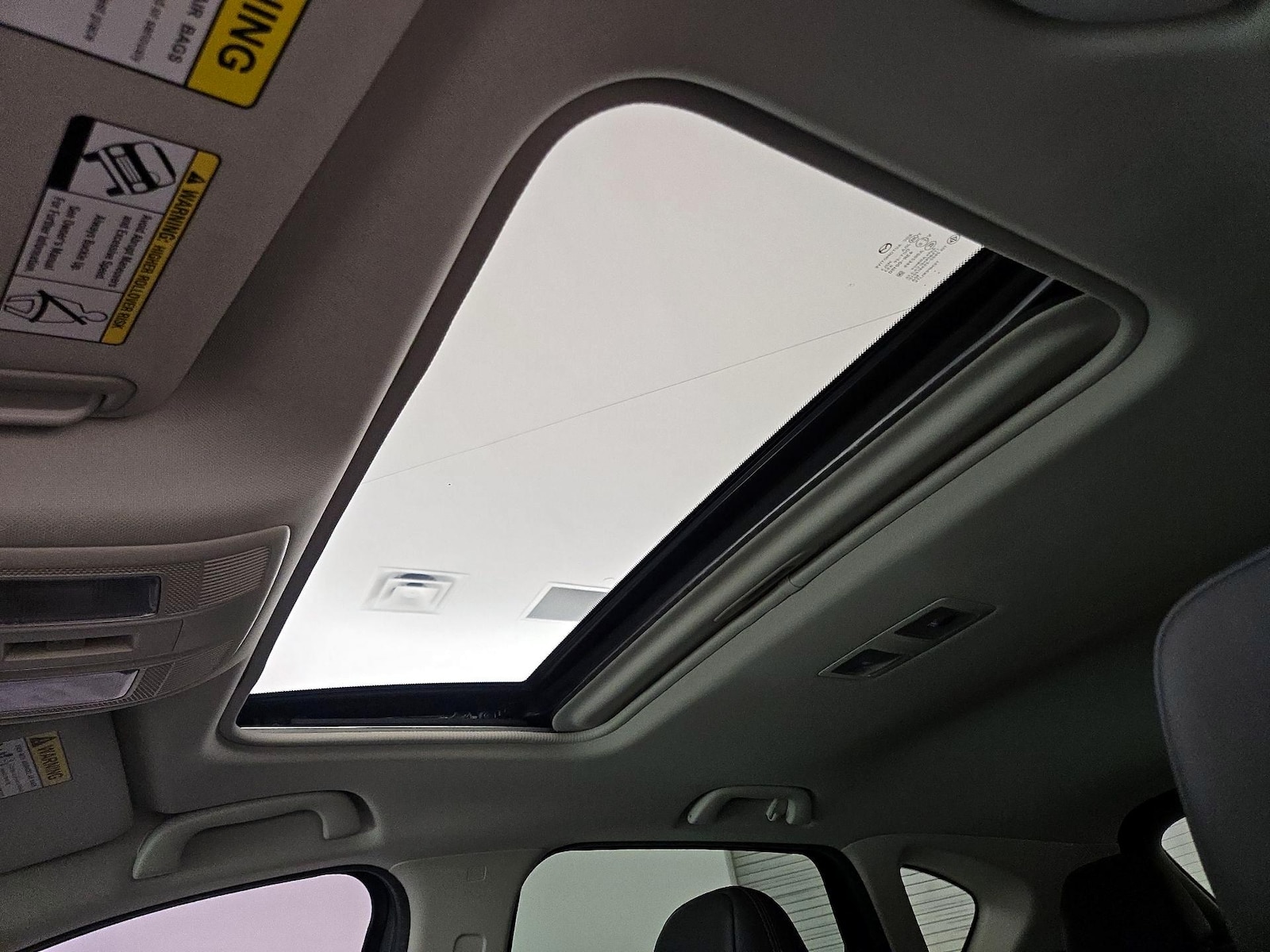 Sunroof(s) & Overhead Airbags