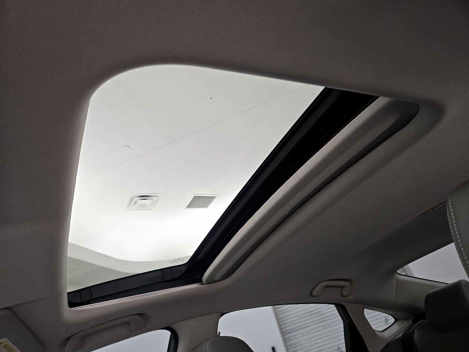 Sunroof(s) & Overhead Airbags