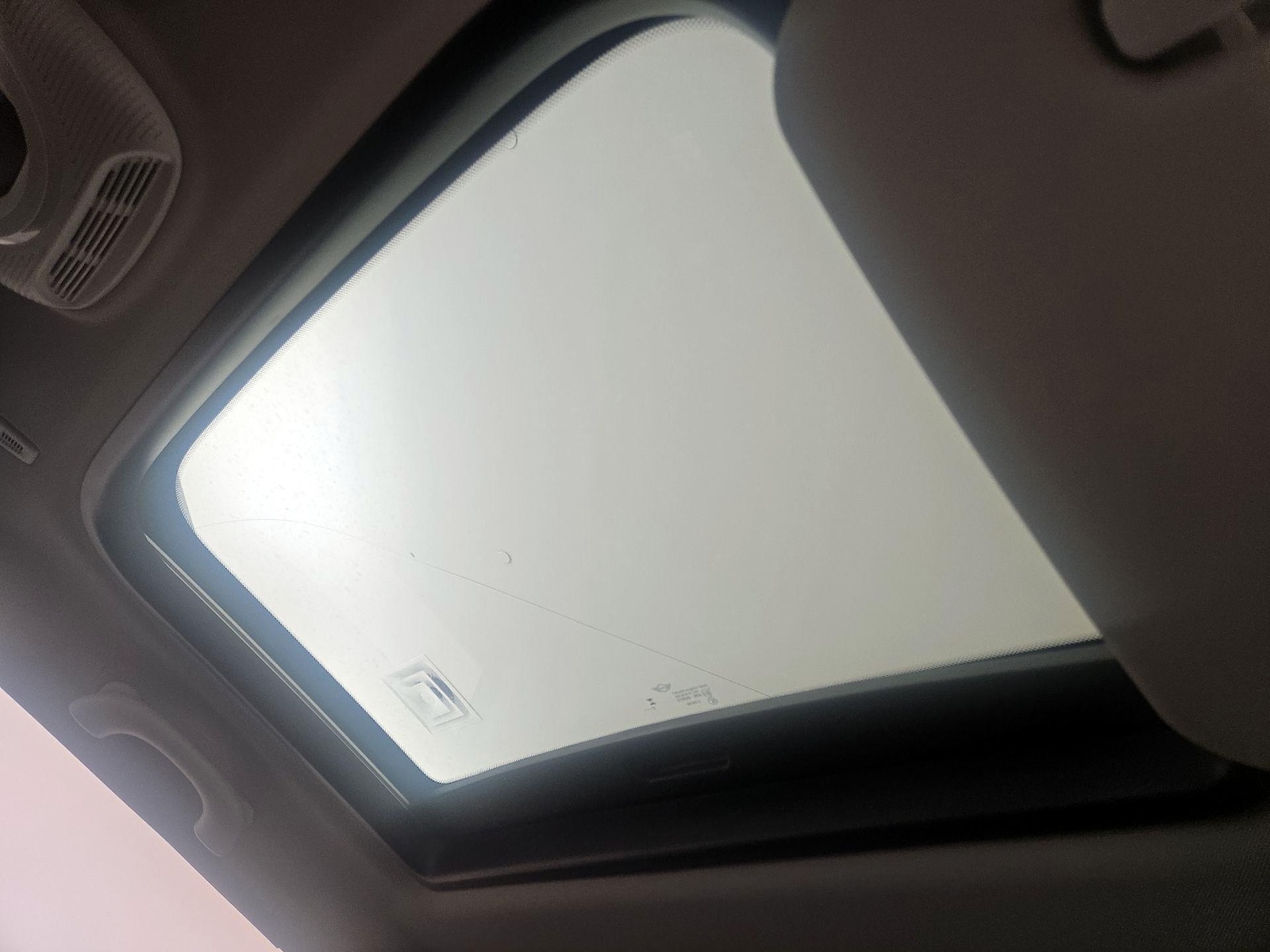 Panoramic Sunroof & Skylight(s)