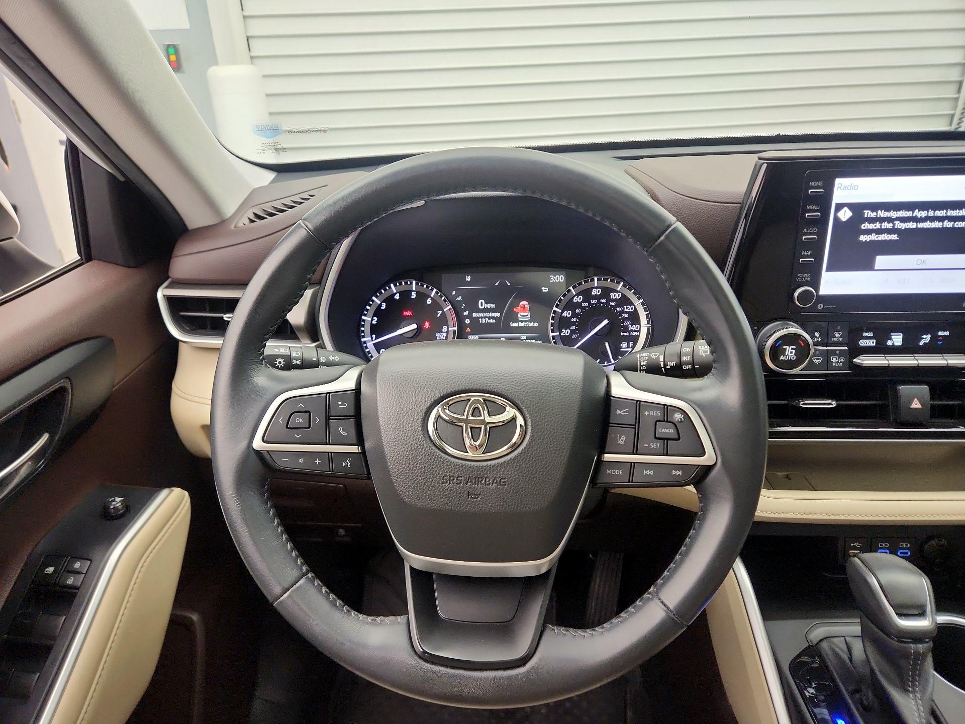 Thumbnail: 2022 Toyota Highlander - 10