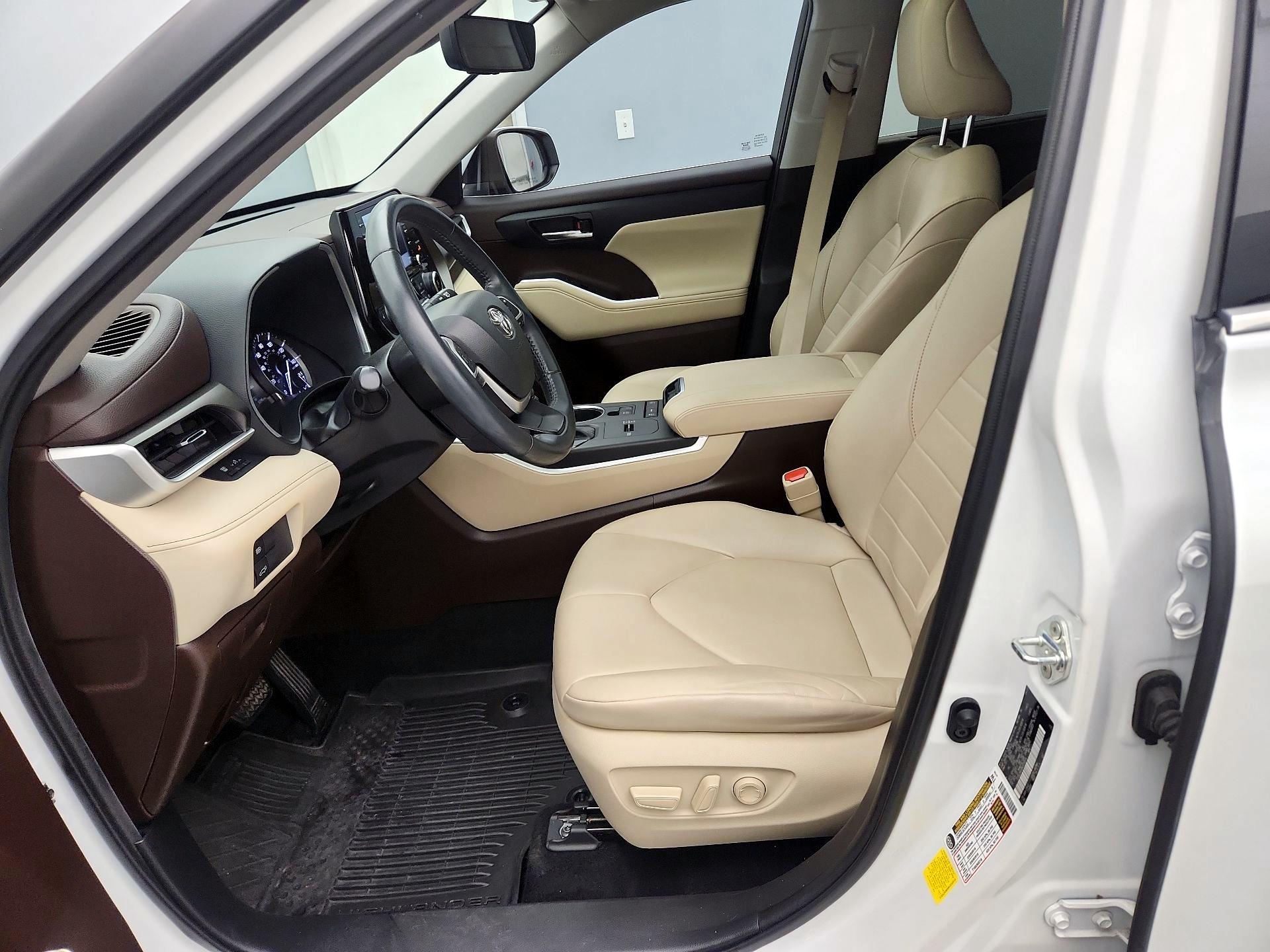 Thumbnail: 2022 Toyota Highlander - 11