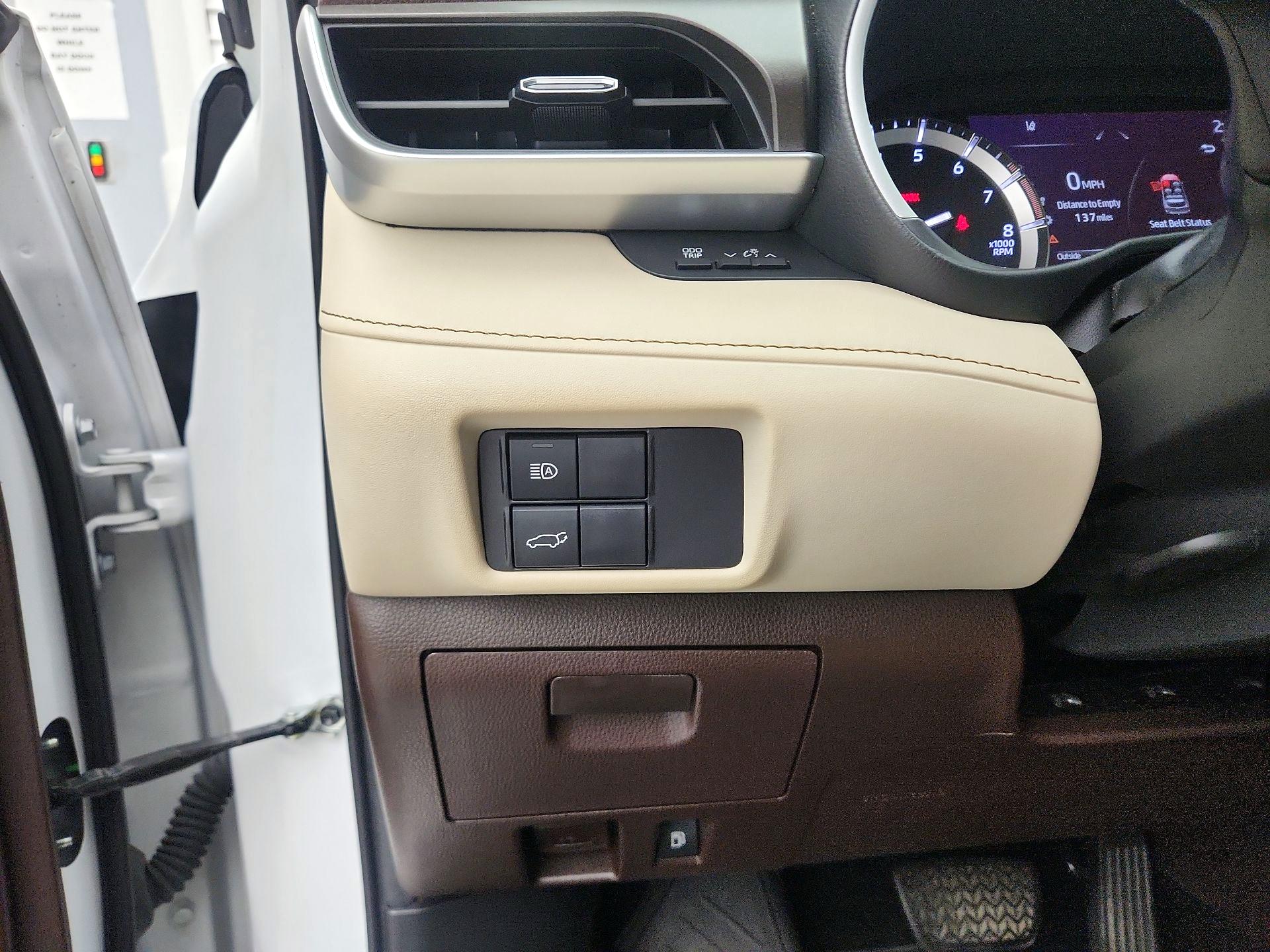 Thumbnail: 2022 Toyota Highlander - 13