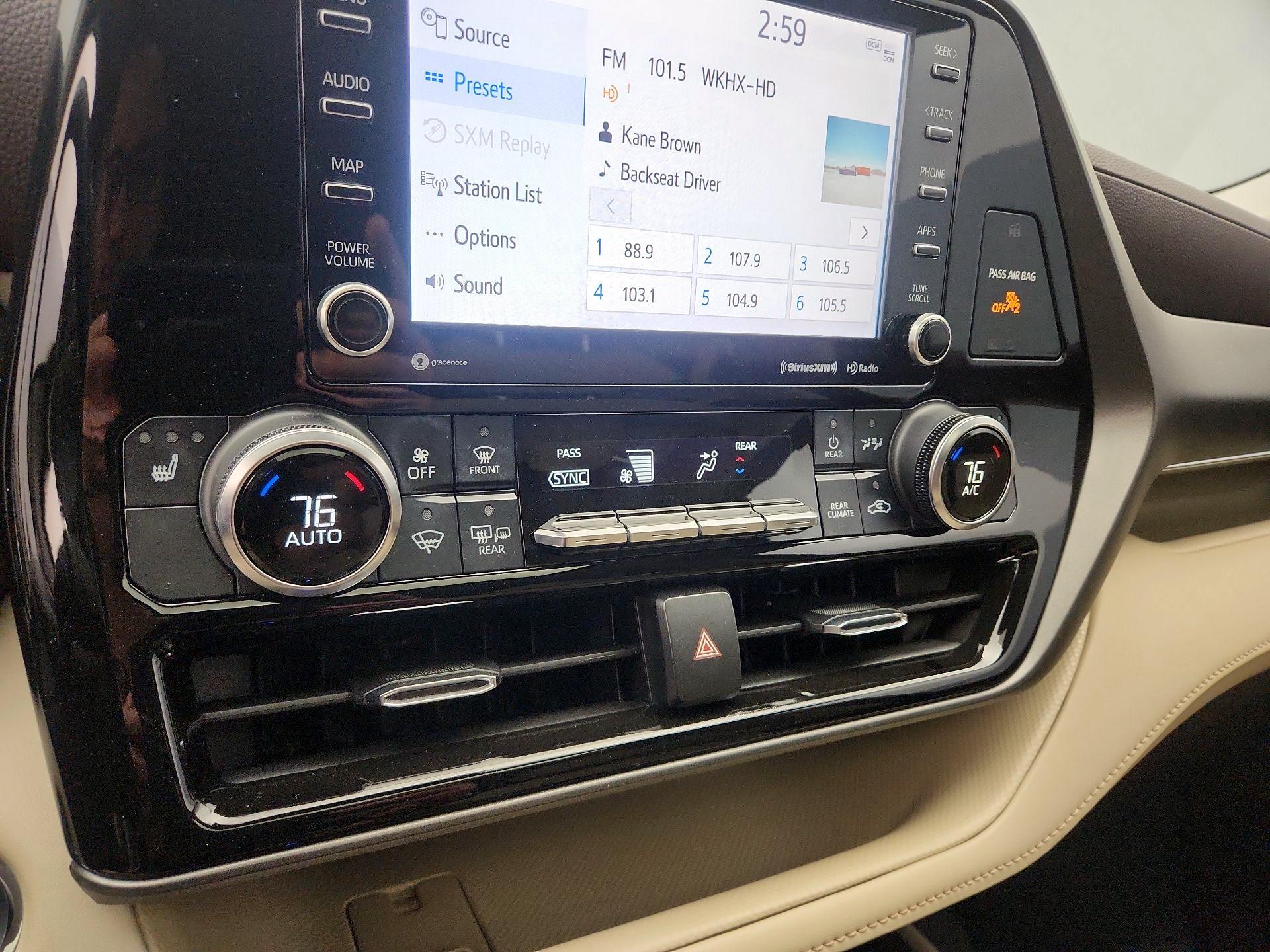 Thumbnail: 2022 Toyota Highlander - 16