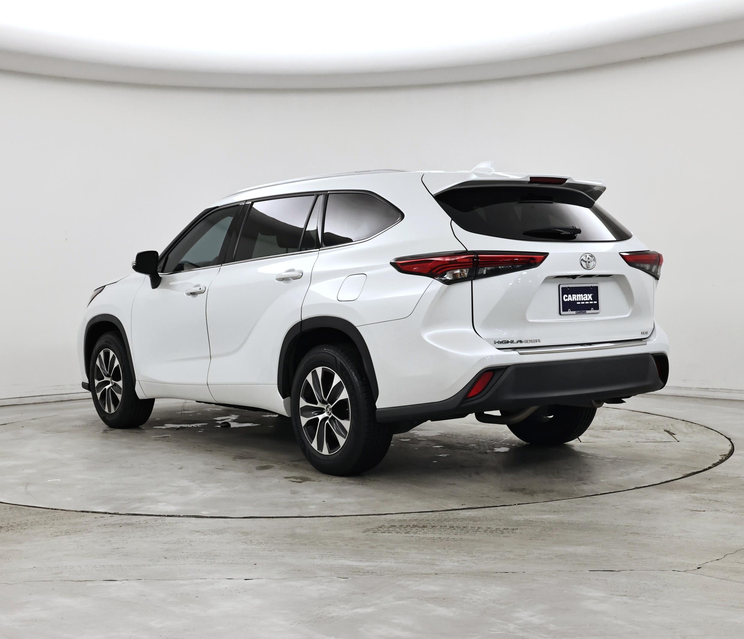 Thumbnail: 2022 Toyota Highlander - 2