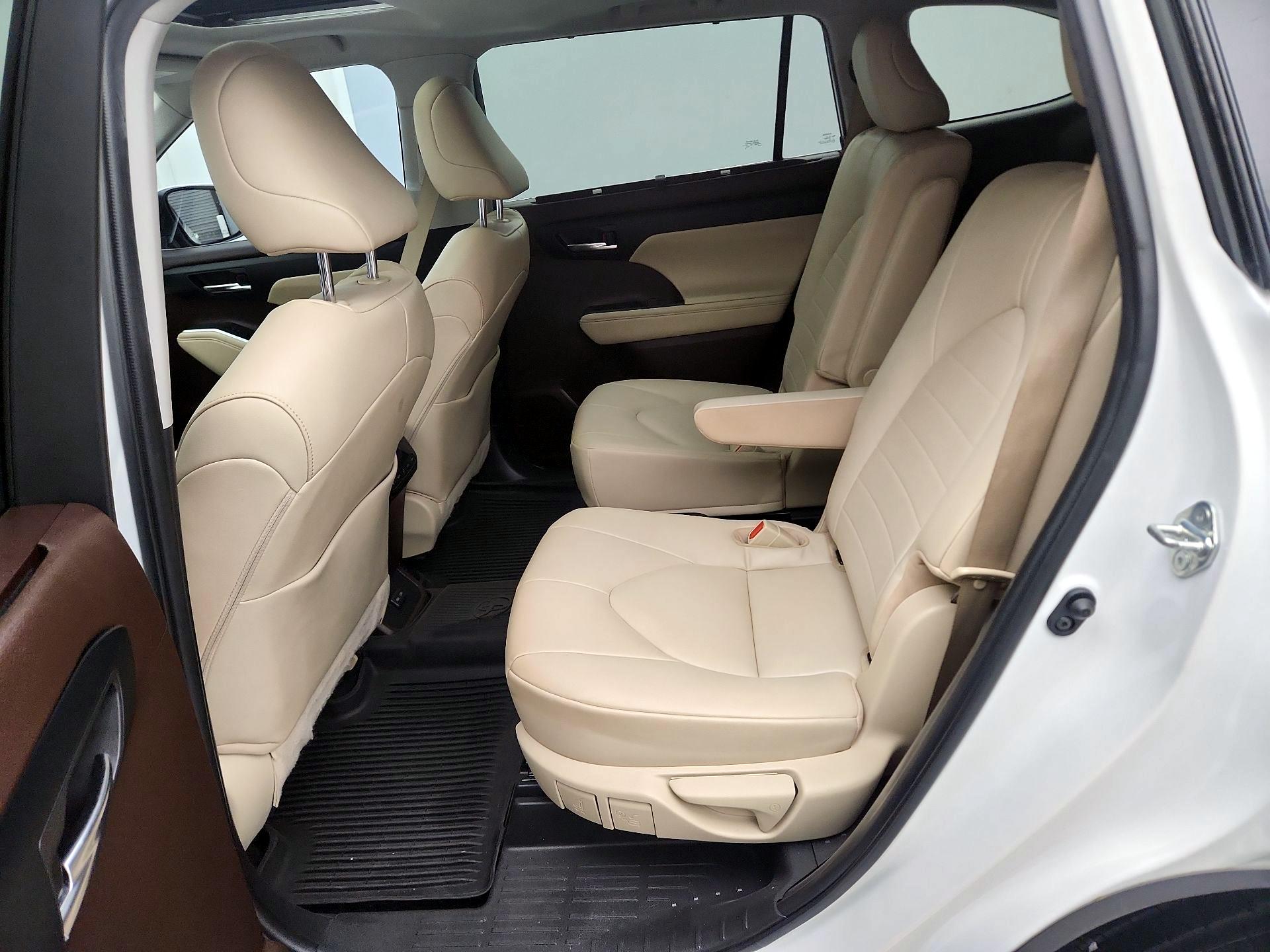 Thumbnail: 2022 Toyota Highlander - 20