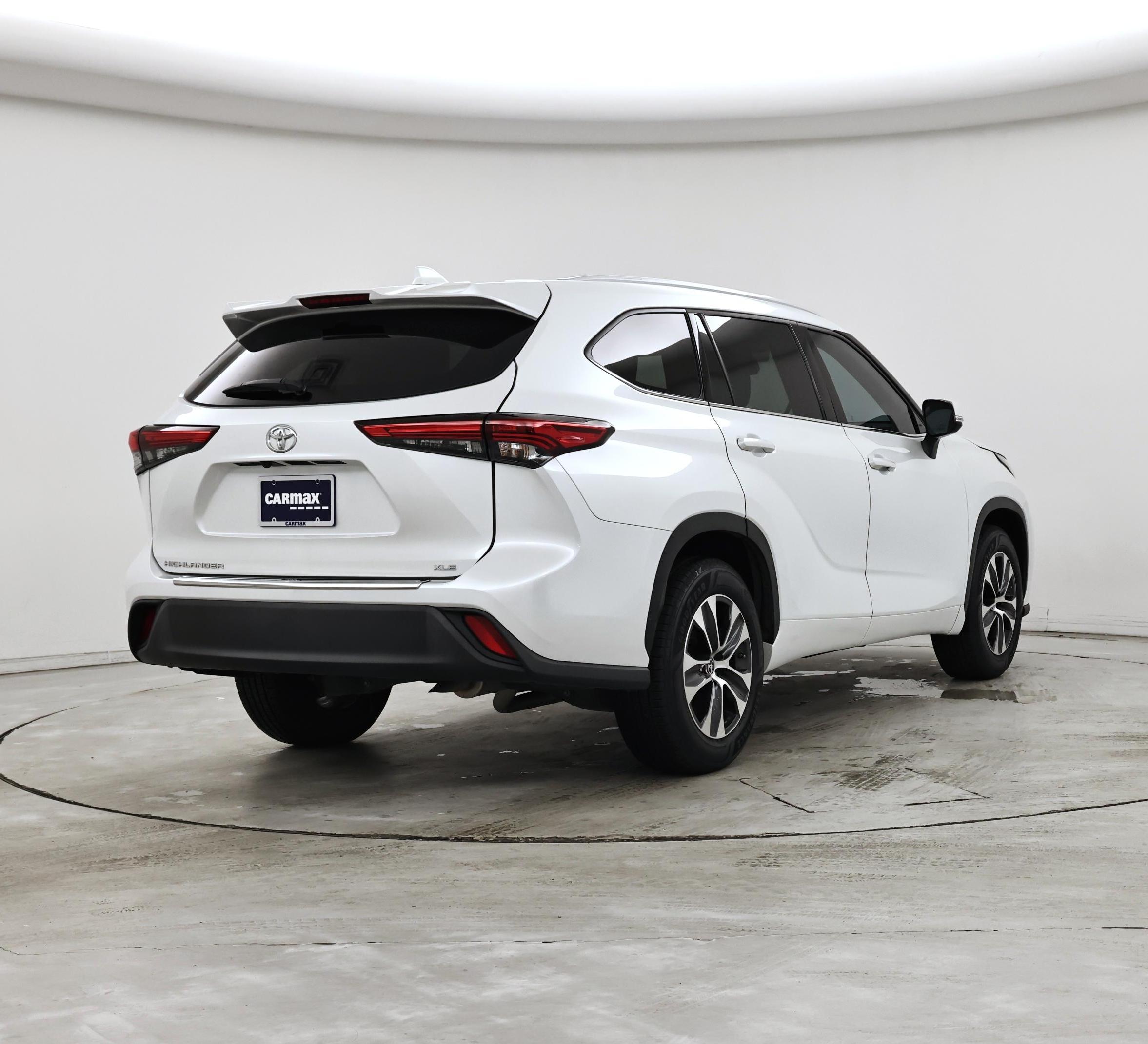 Thumbnail: 2022 Toyota Highlander - 8