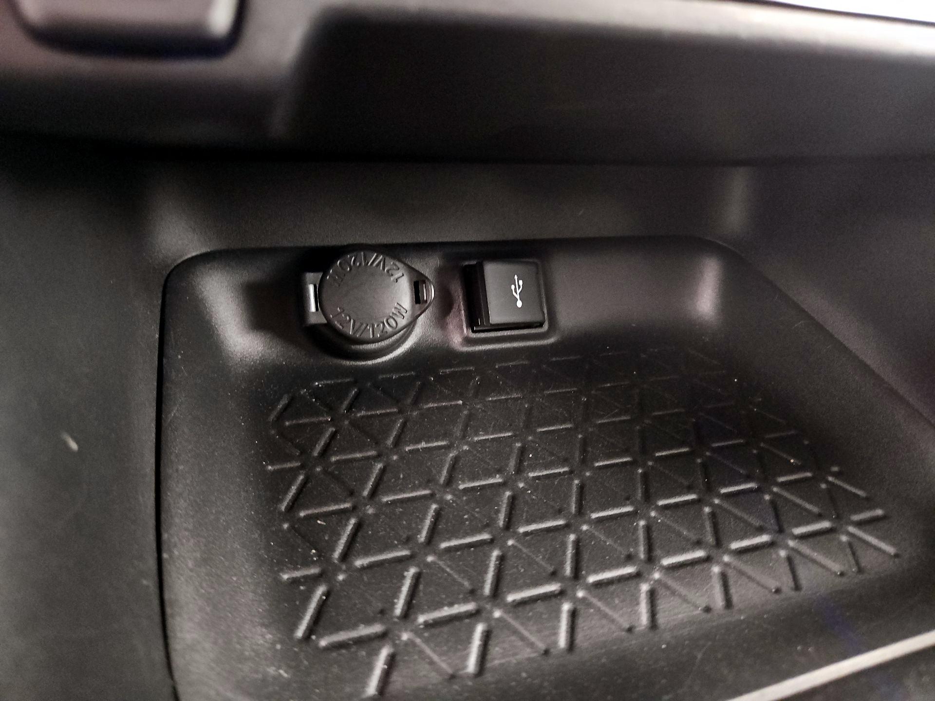 Thumbnail: 2021 Toyota RAV4 - 18