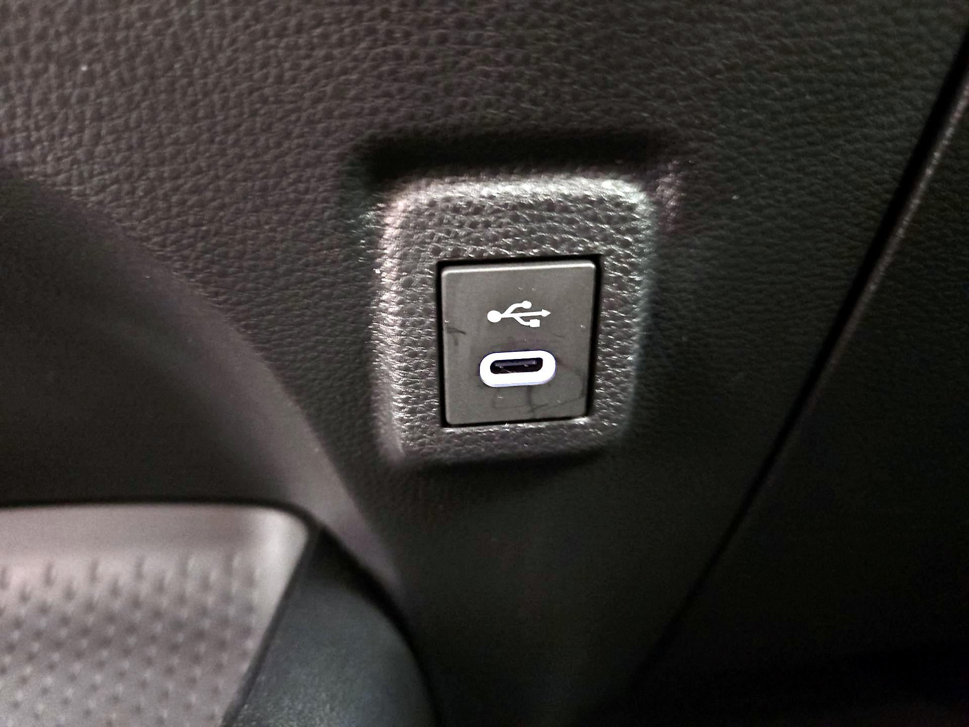 Thumbnail: 2025 Toyota Corolla - 18