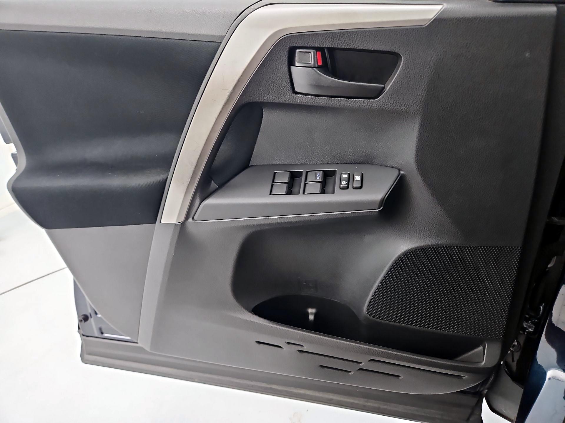 Thumbnail: 2017 Toyota RAV4 - 12