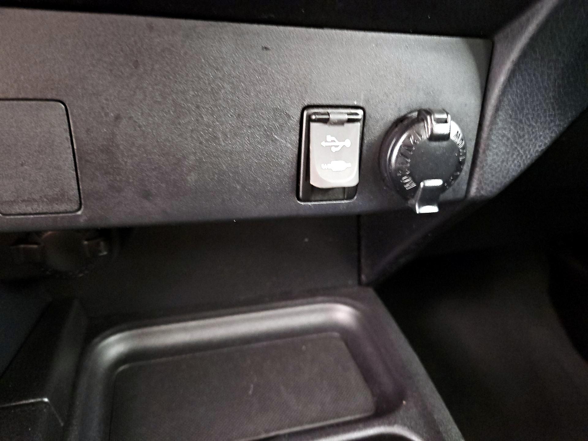 Thumbnail: 2017 Toyota RAV4 - 18