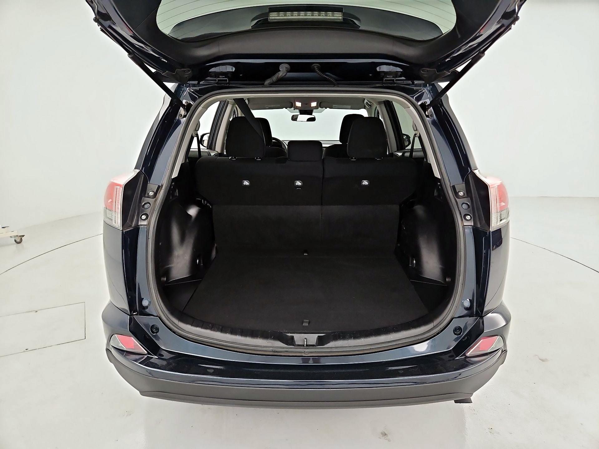 Thumbnail: 2017 Toyota RAV4 - 20