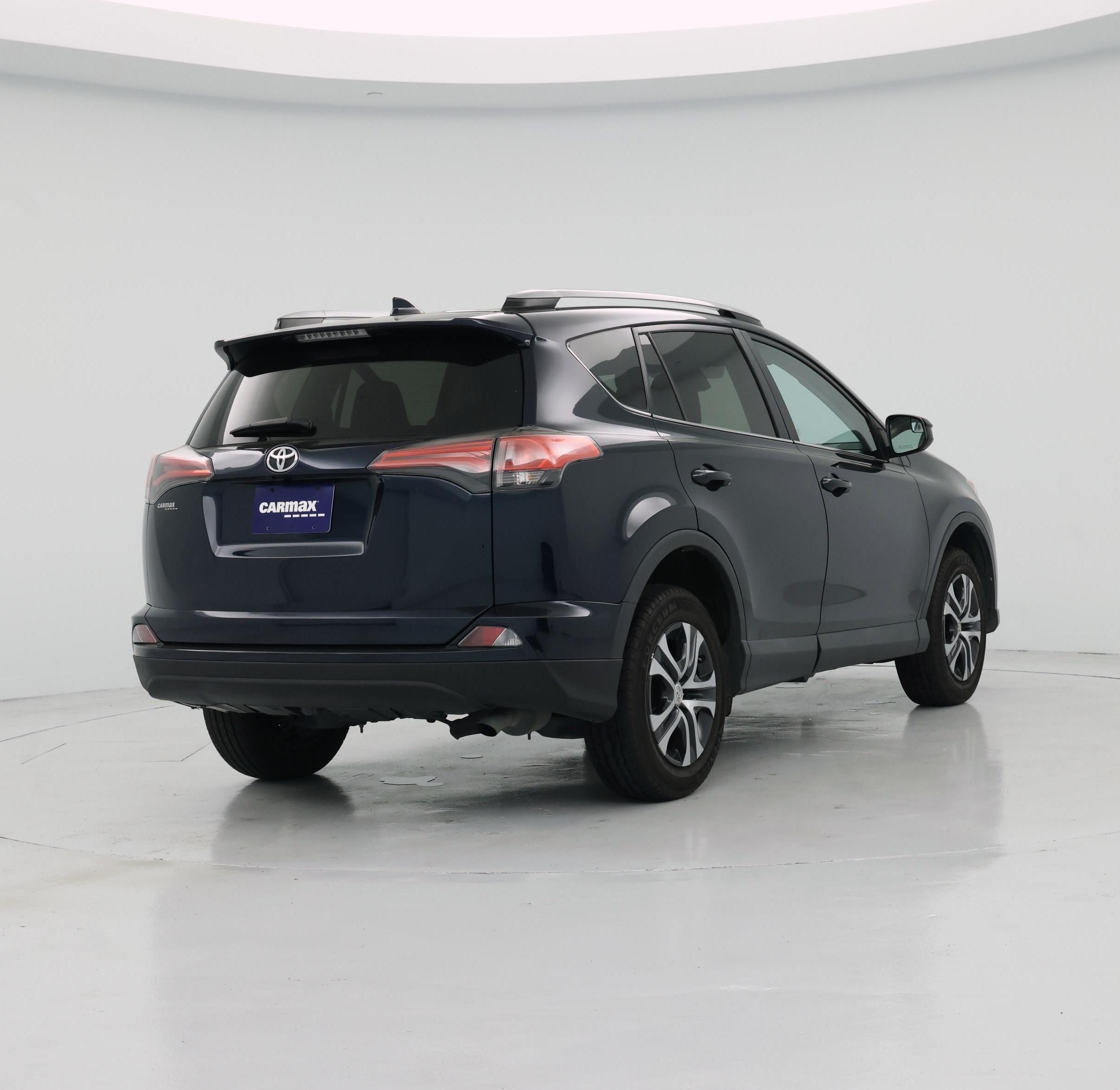 Thumbnail: 2017 Toyota RAV4 - 8