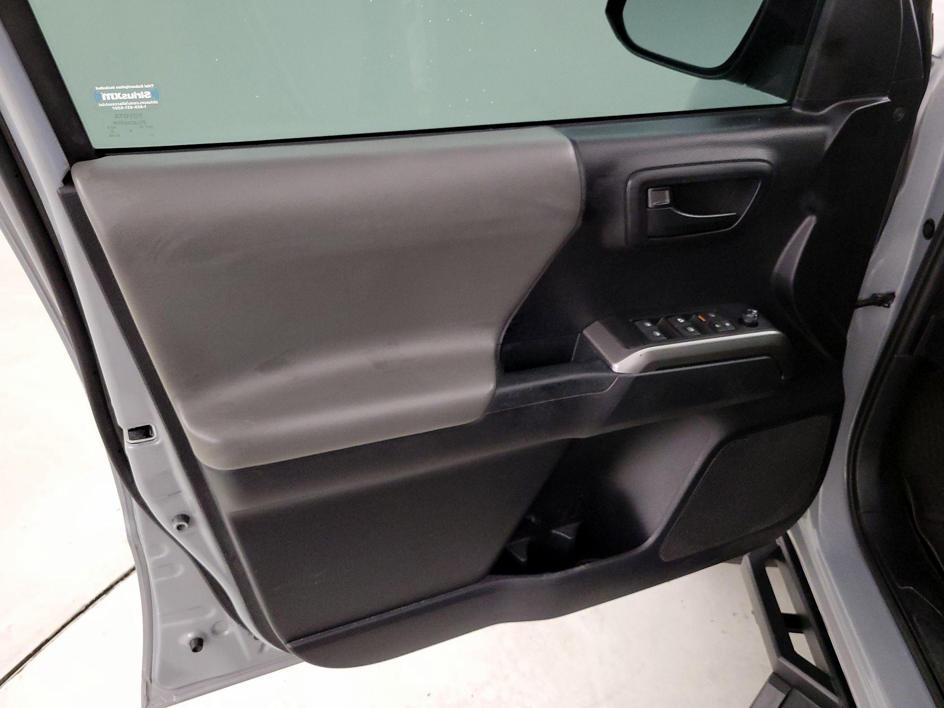 Thumbnail: 2021 Toyota Tacoma - 12