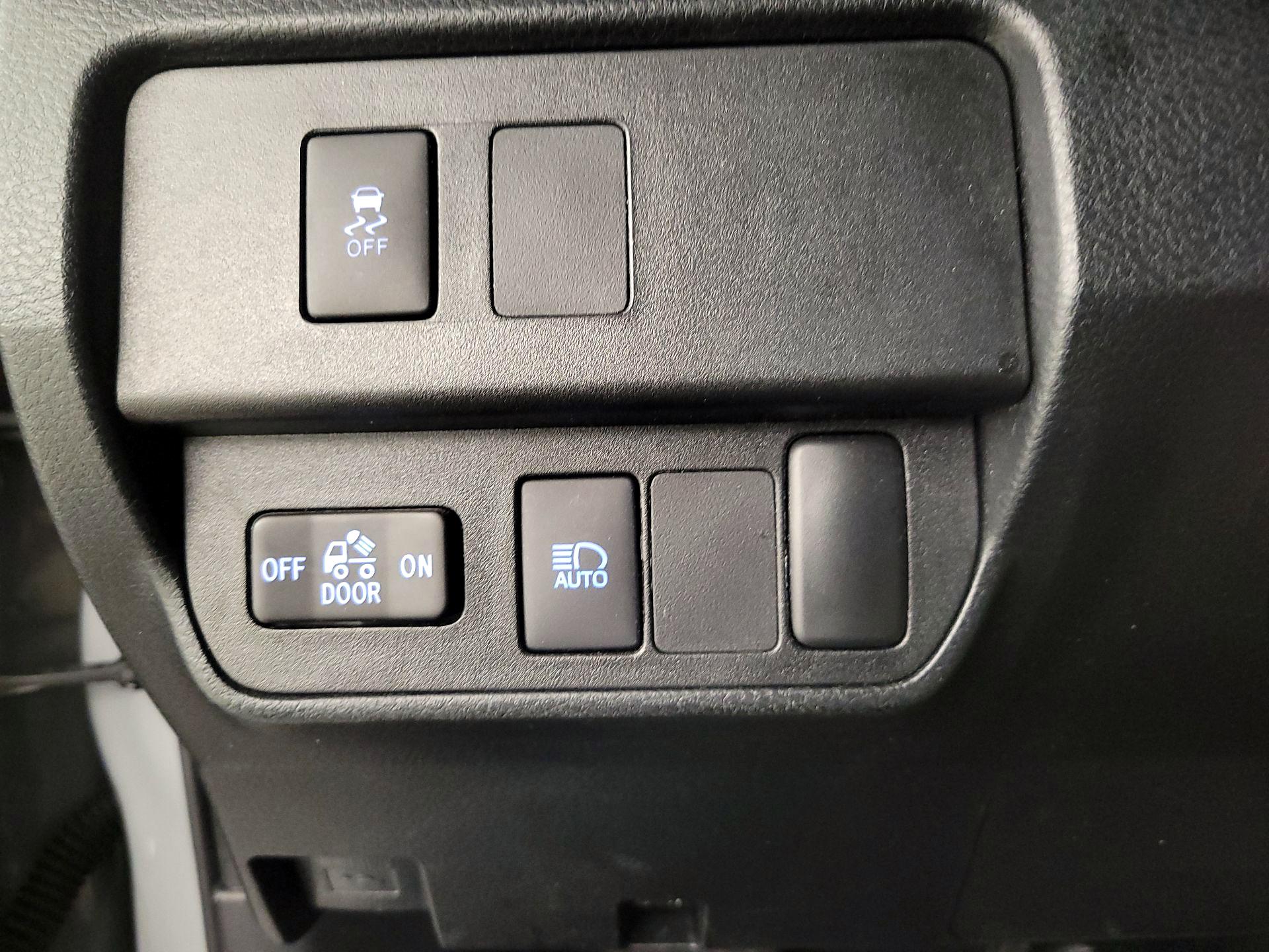 Thumbnail: 2021 Toyota Tacoma - 13