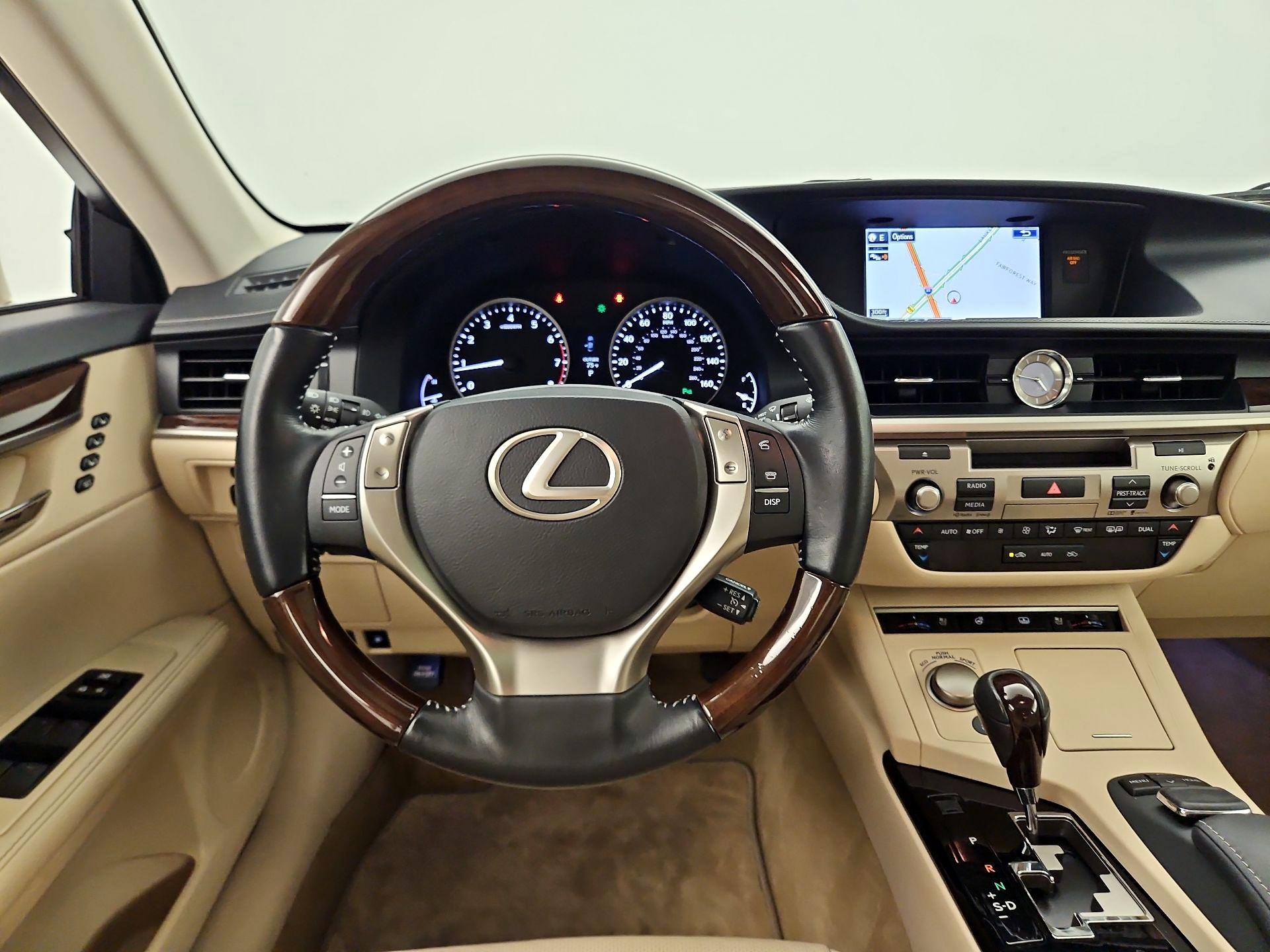 Thumbnail: 2015 Lexus ES - 10