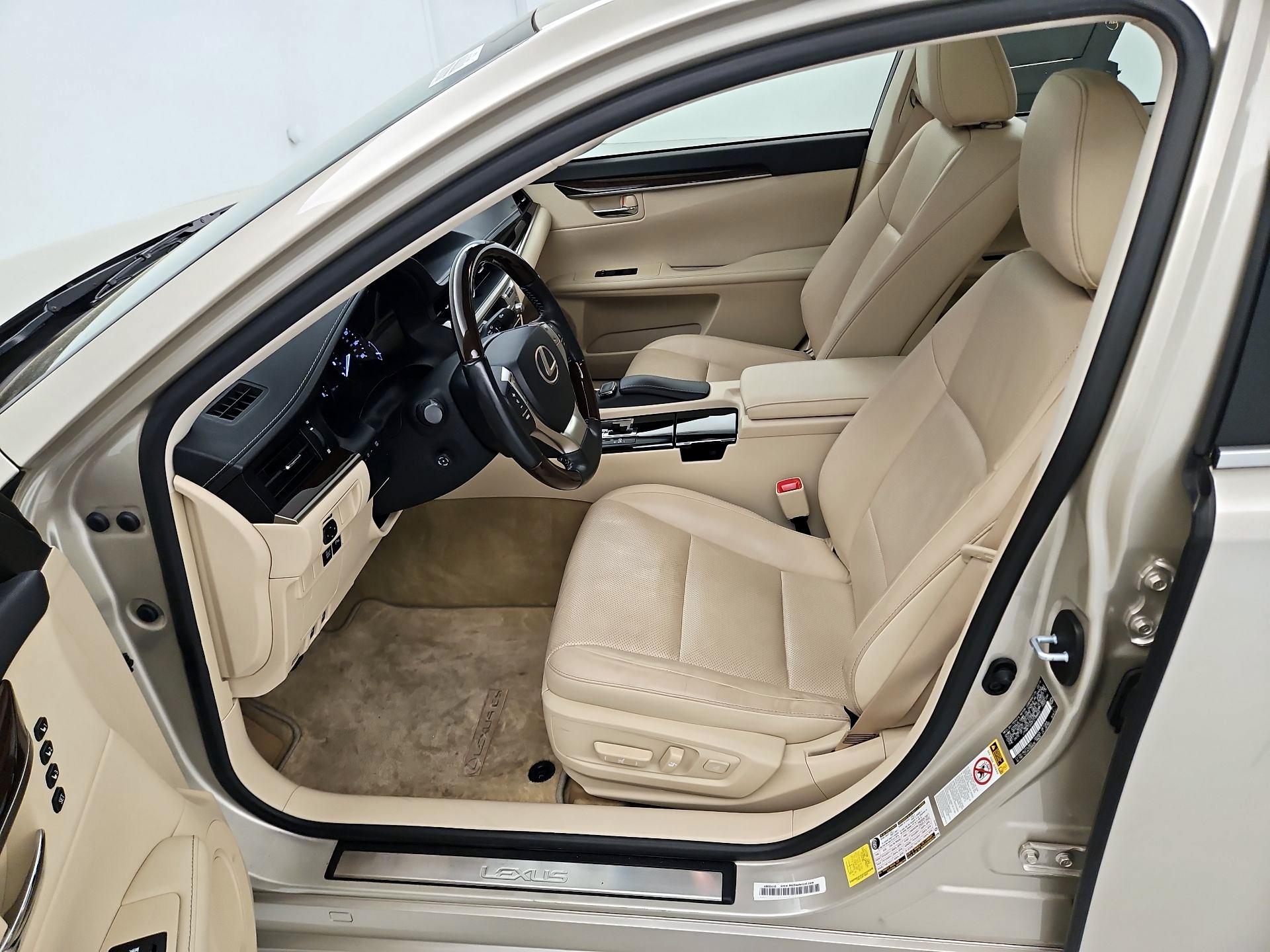 Thumbnail: 2015 Lexus ES - 11