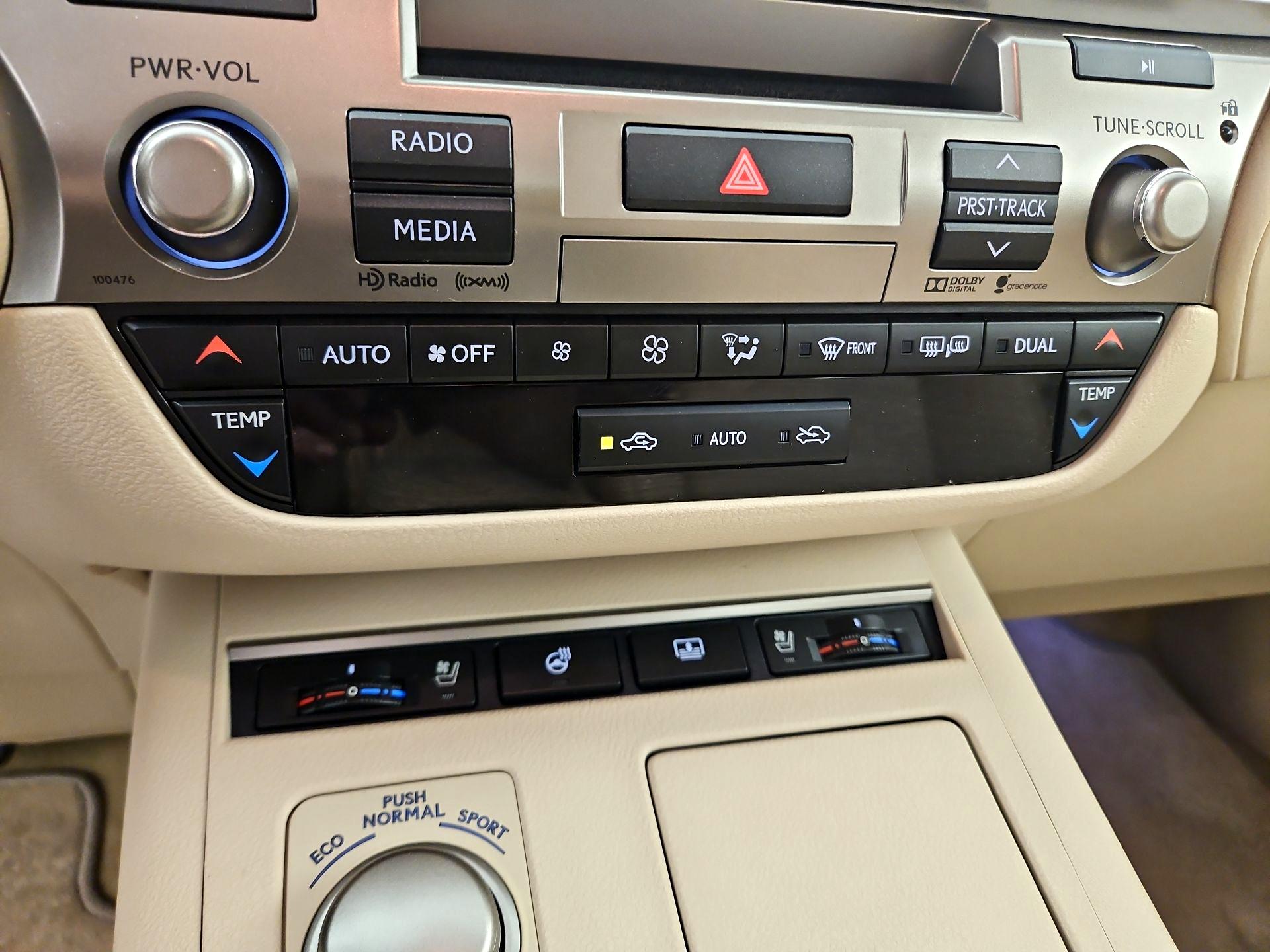 Thumbnail: 2015 Lexus ES - 17