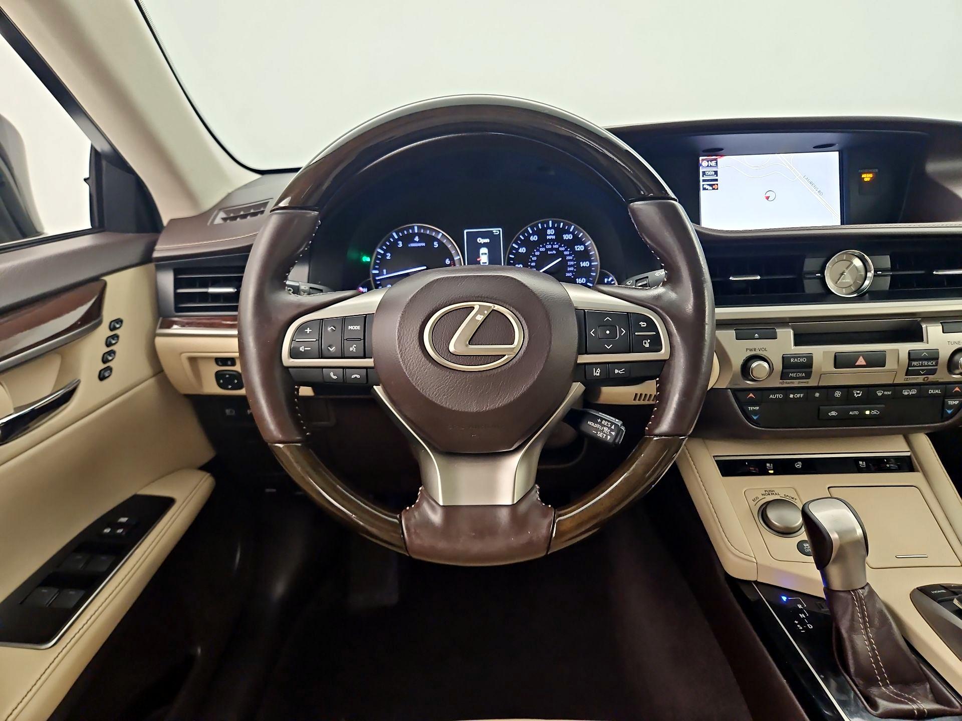 Thumbnail: 2017 Lexus ES - 10