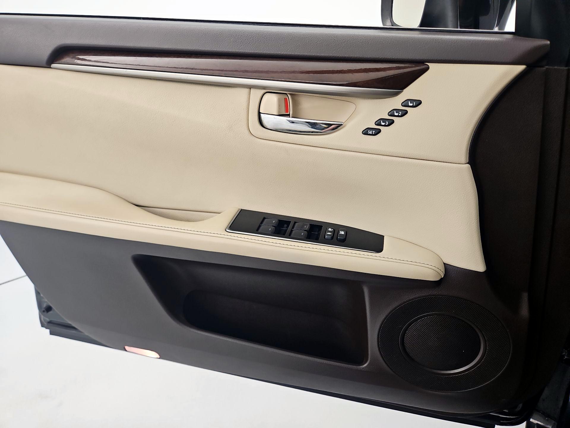 Thumbnail: 2017 Lexus ES - 12